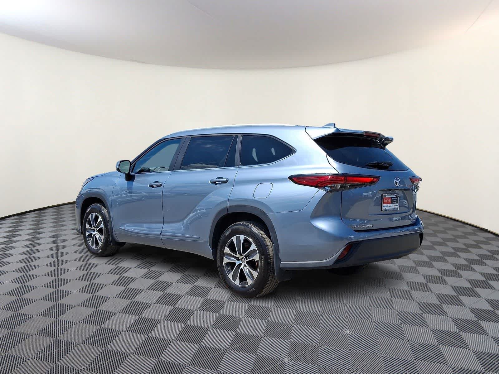 Thumbnail: 2023 Toyota Highlander - 8