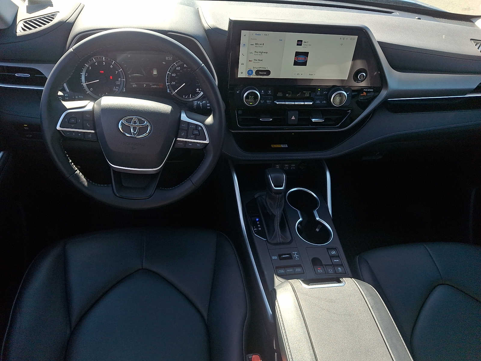 Thumbnail: 2024 Toyota Highlander - 16