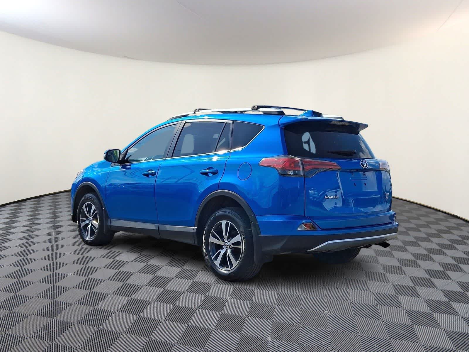 Thumbnail: 2016 Toyota RAV4 - 9