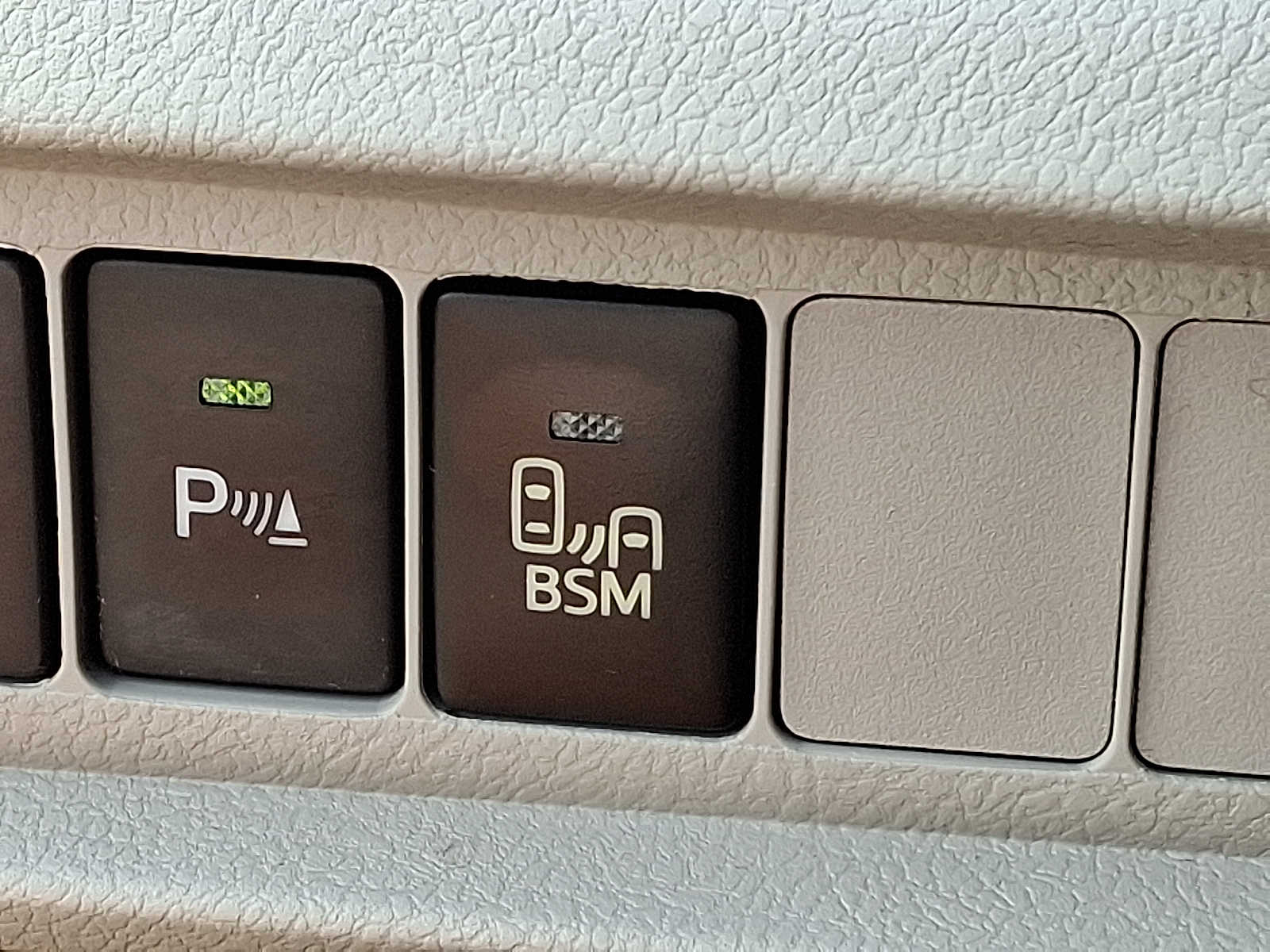 Thumbnail: 2016 Toyota Sienna - 19
