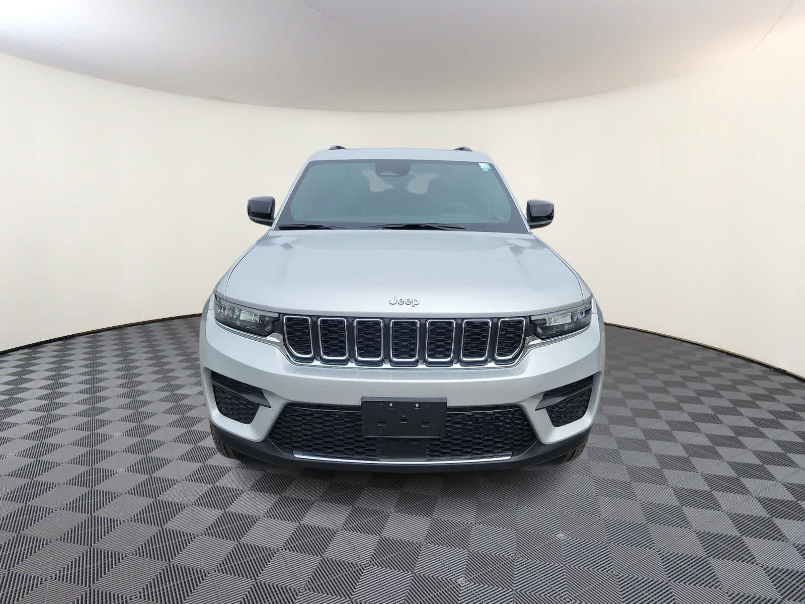 Thumbnail: 2025 Jeep Grand Cherokee - 3