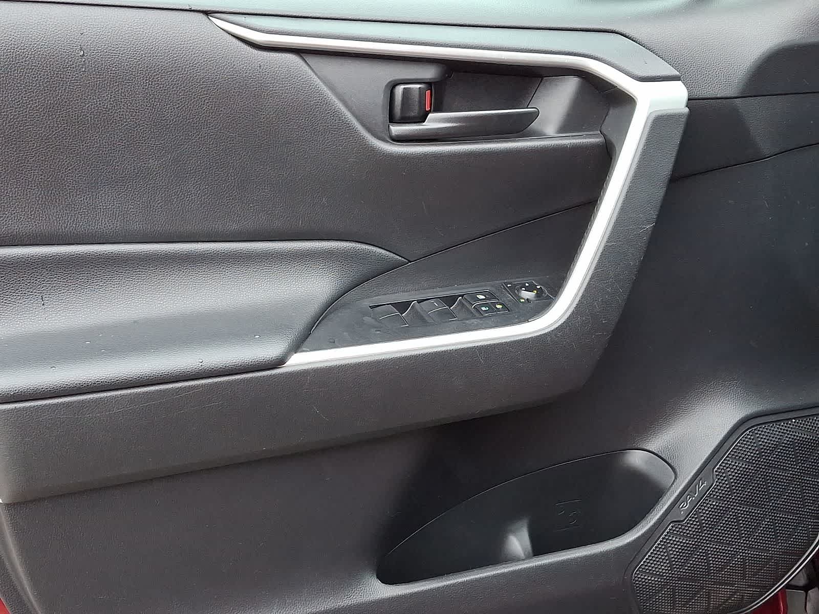 Thumbnail: 2022 Toyota RAV4 - 15