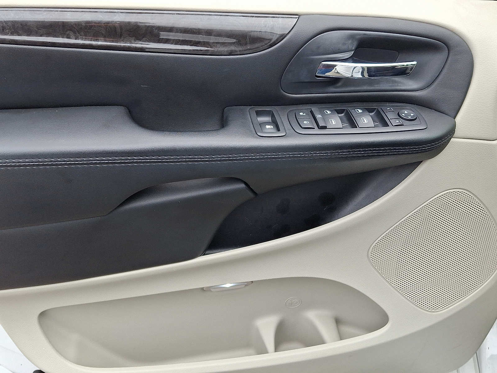 Thumbnail: 2015 Dodge Grand Caravan - 15