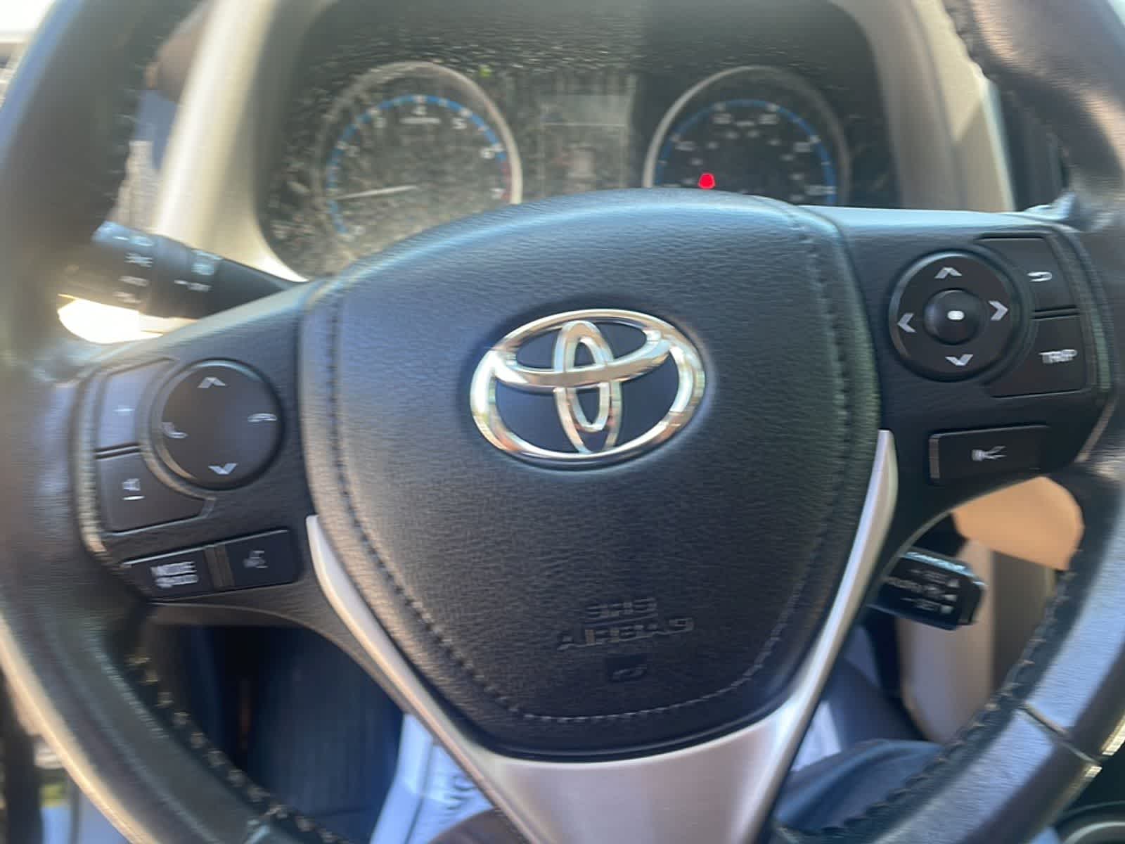 Thumbnail: 2018 Toyota RAV4 - 17