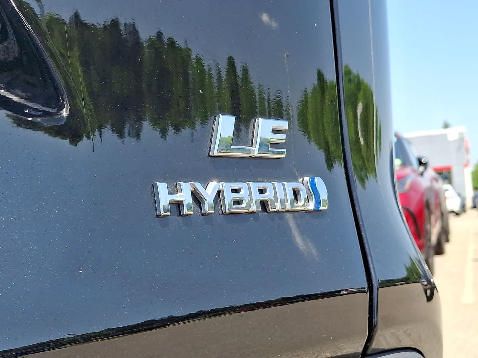 Thumbnail: 2021 Toyota RAV4 - 33