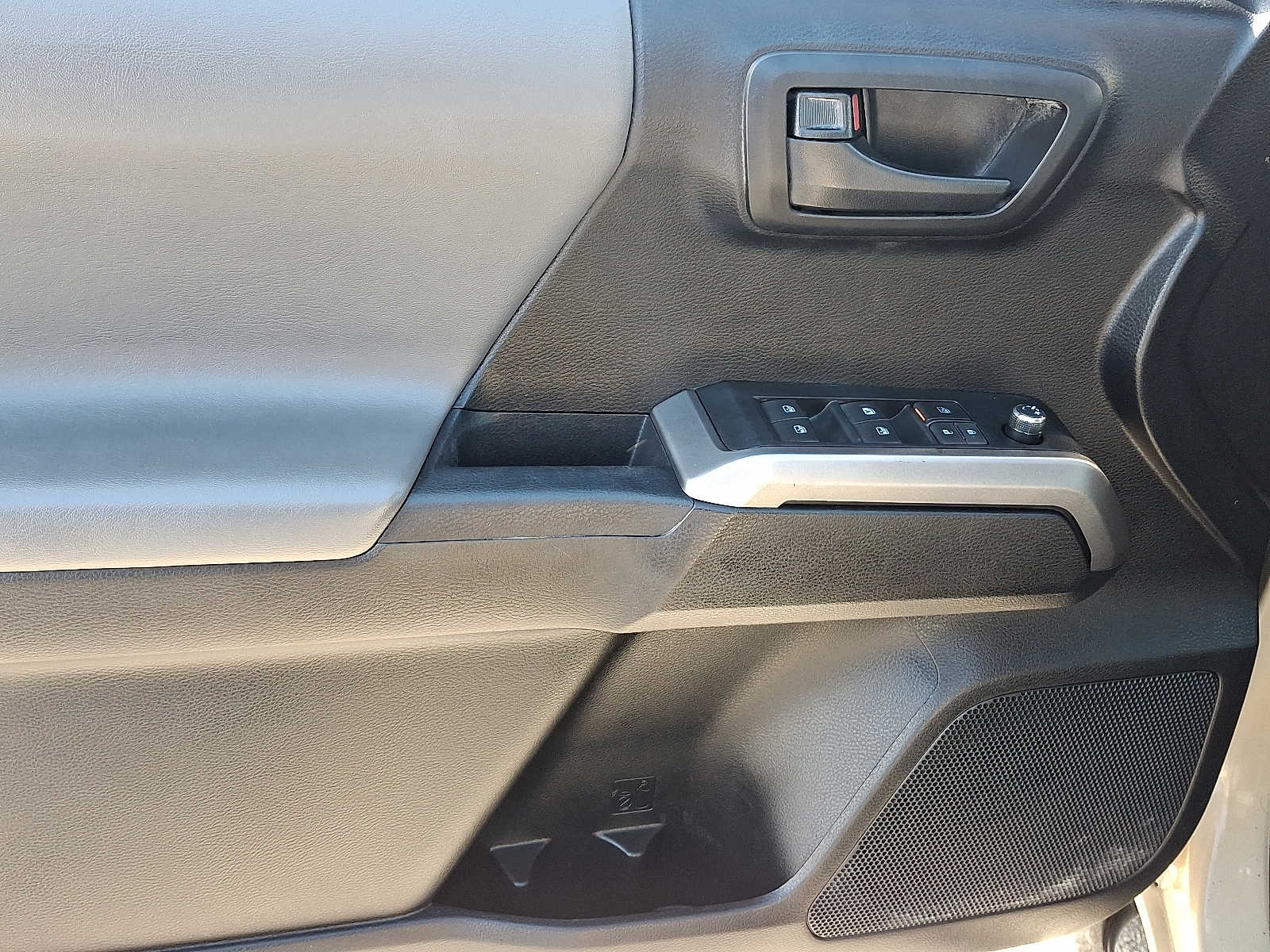 Thumbnail: 2017 Toyota Tacoma - 12