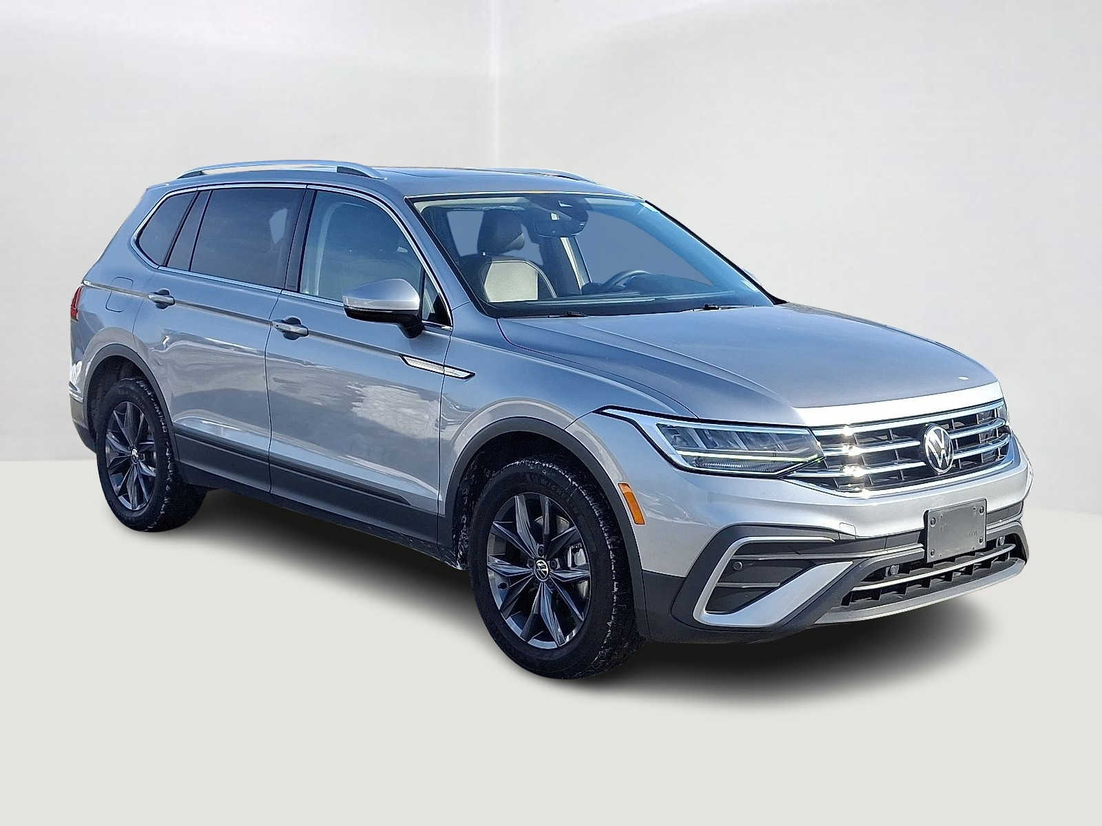 Thumbnail: 2022 Volkswagen Tiguan - 4
