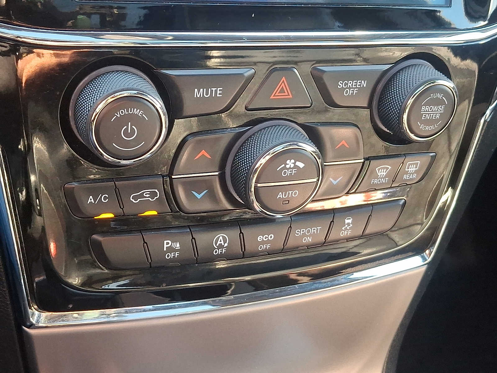 Thumbnail: 2019 Jeep Grand Cherokee - 18