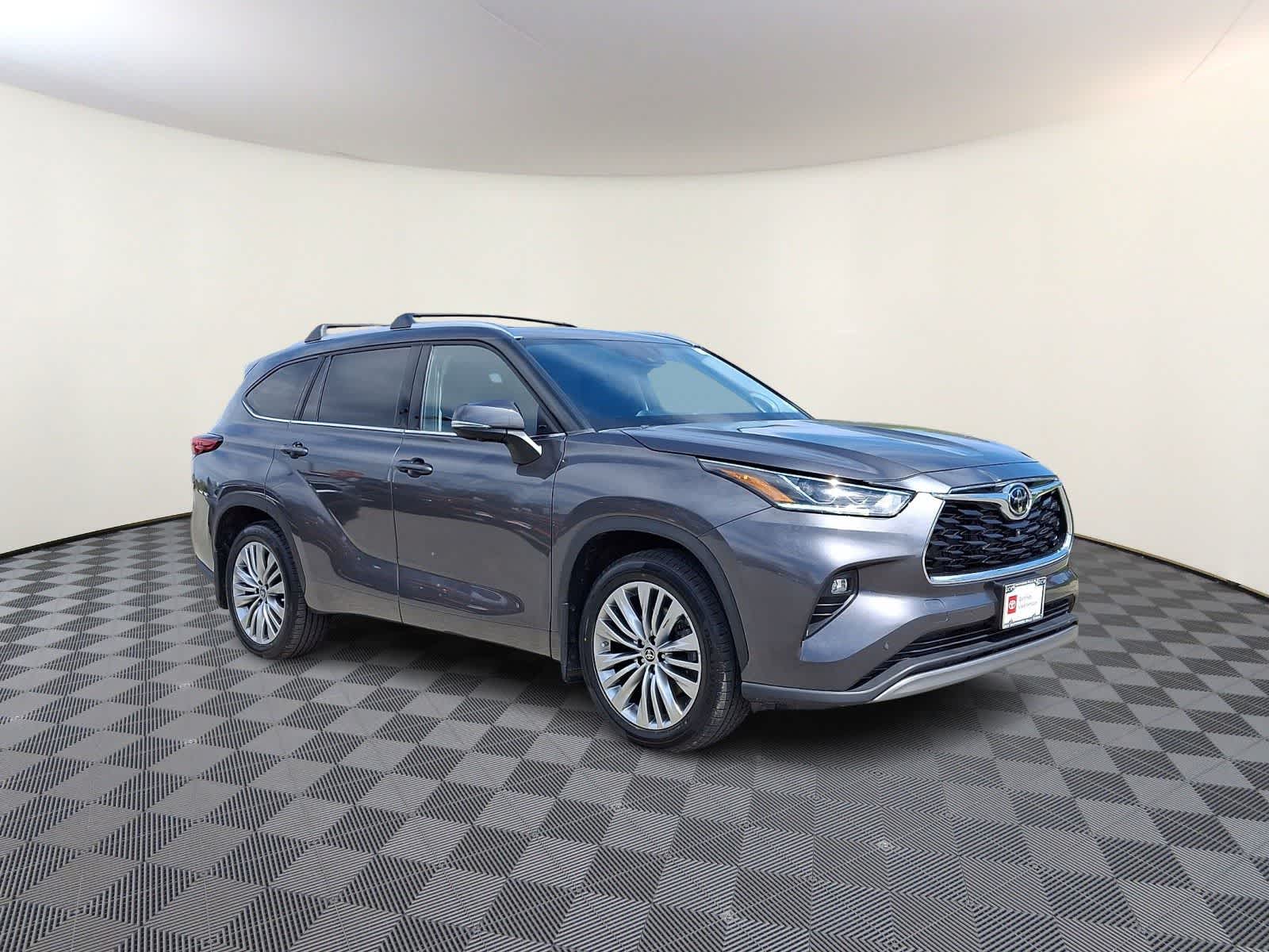 Thumbnail: 2023 Toyota Highlander - 5