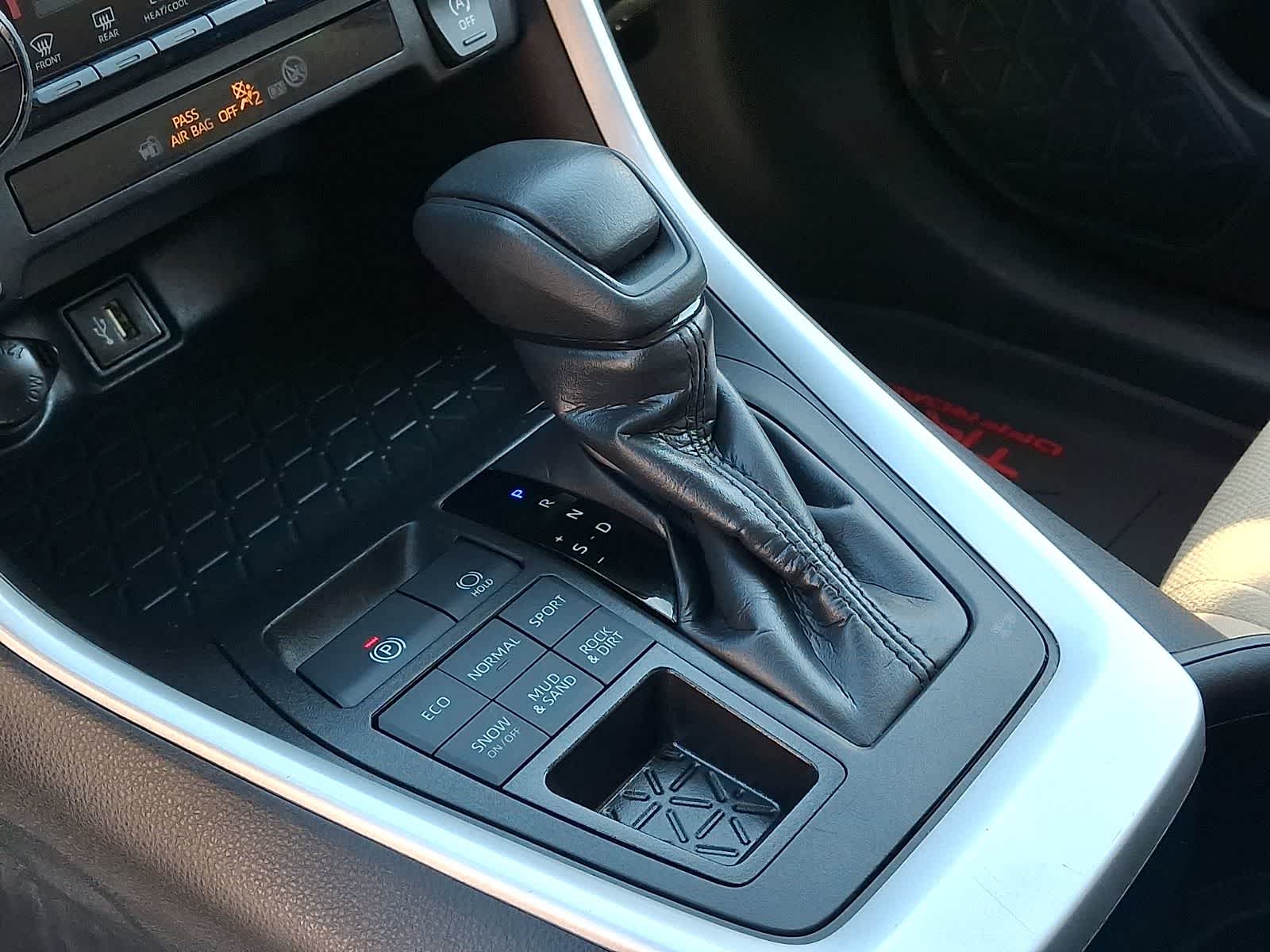 Thumbnail: 2025 Toyota RAV4 - 15