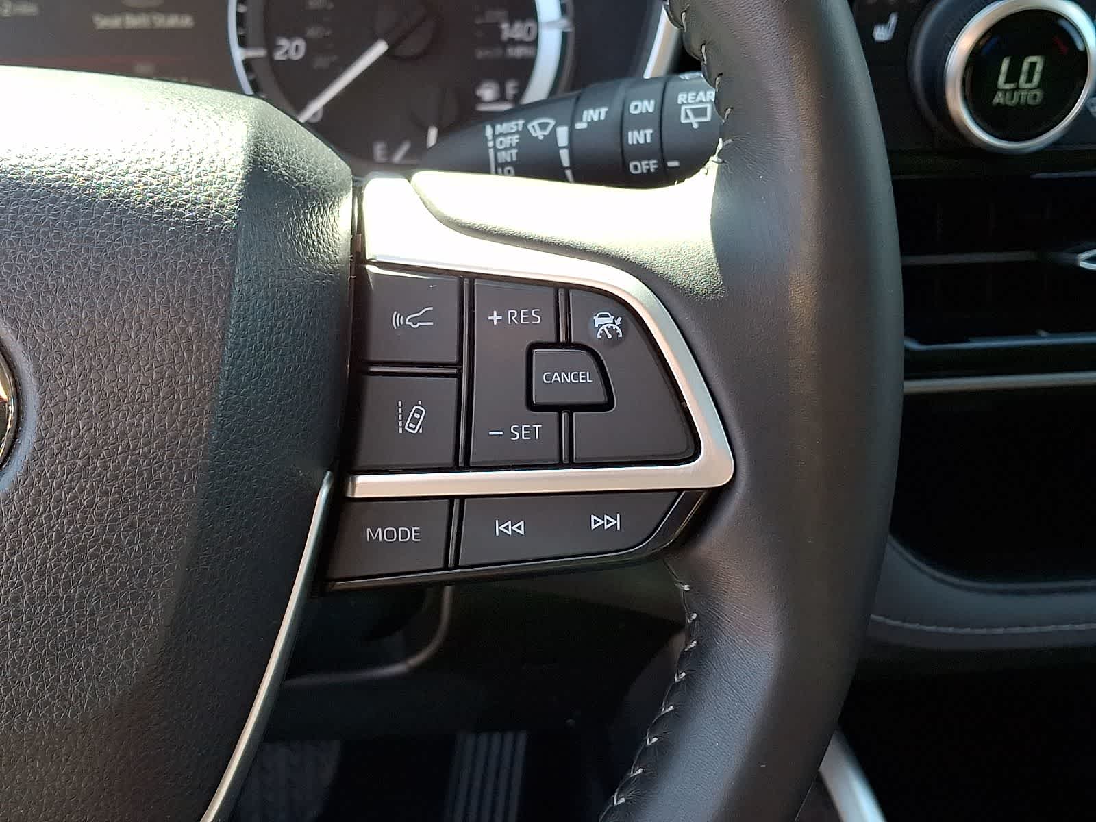 Thumbnail: 2023 Toyota Highlander - 27