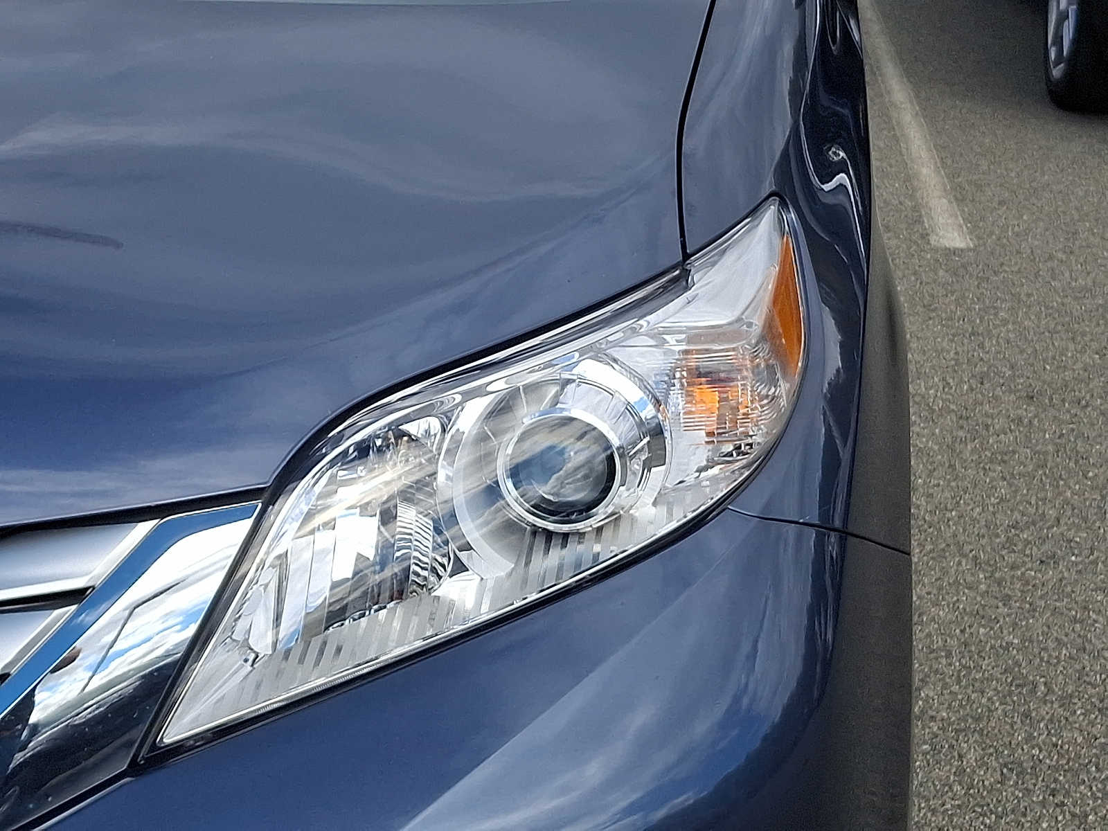 Thumbnail: 2013 Toyota Sienna - 10