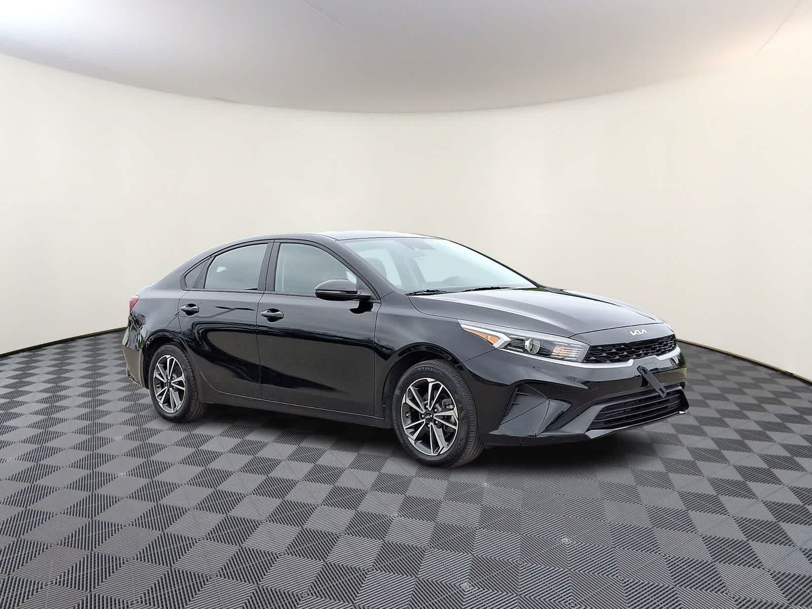 Thumbnail: 2023 Kia Forte - 4