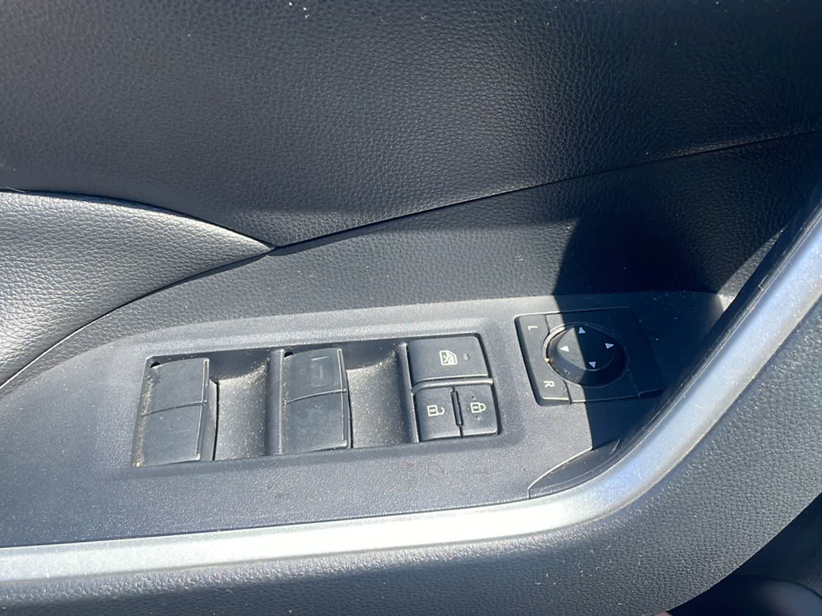Thumbnail: 2019 Toyota RAV4 - 16