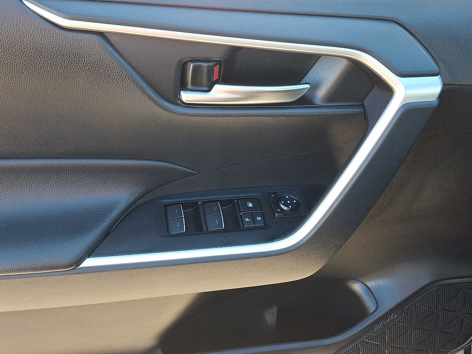 Thumbnail: 2025 Toyota RAV4 - 15