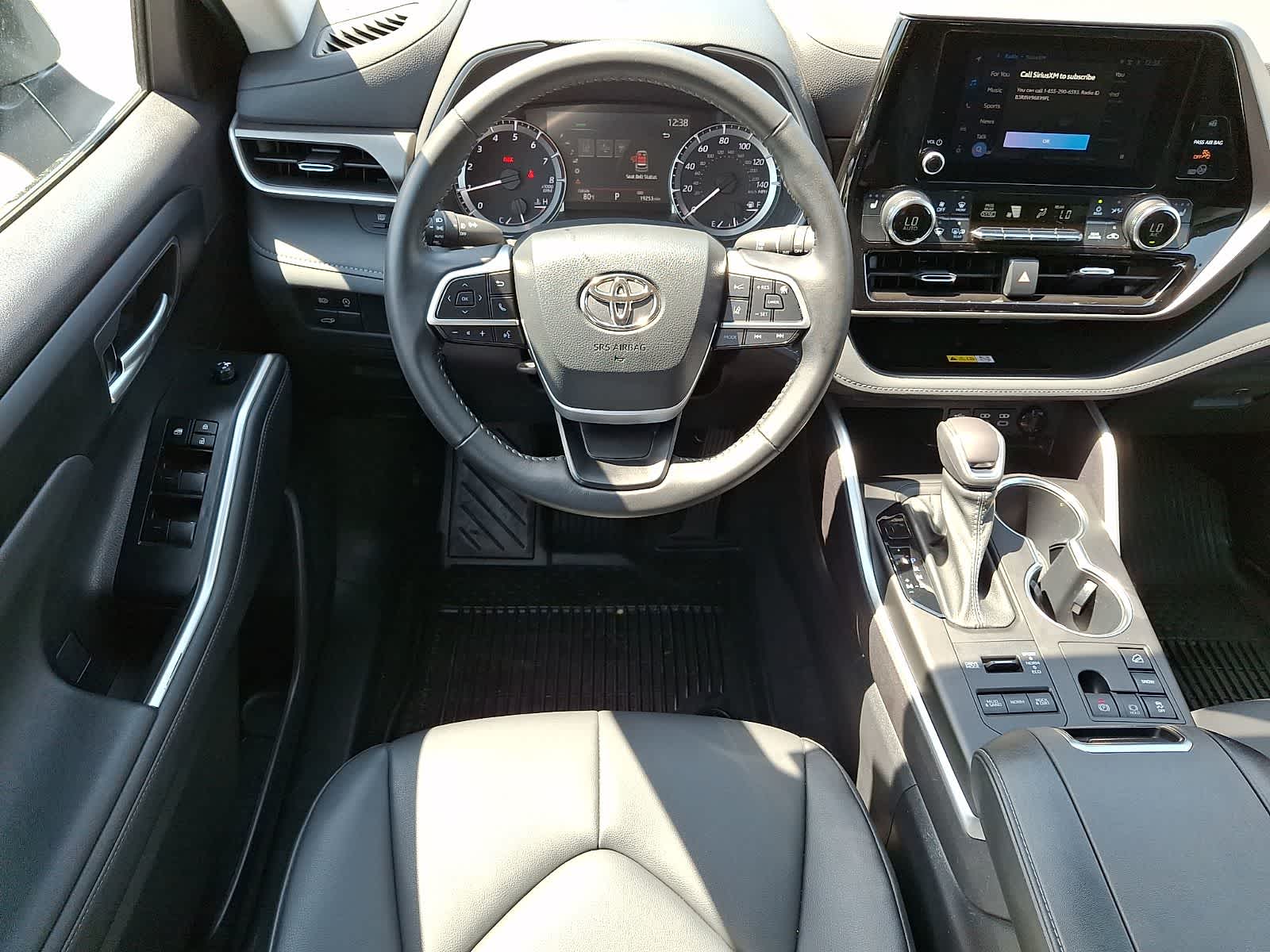 Thumbnail: 2023 Toyota Highlander - 14