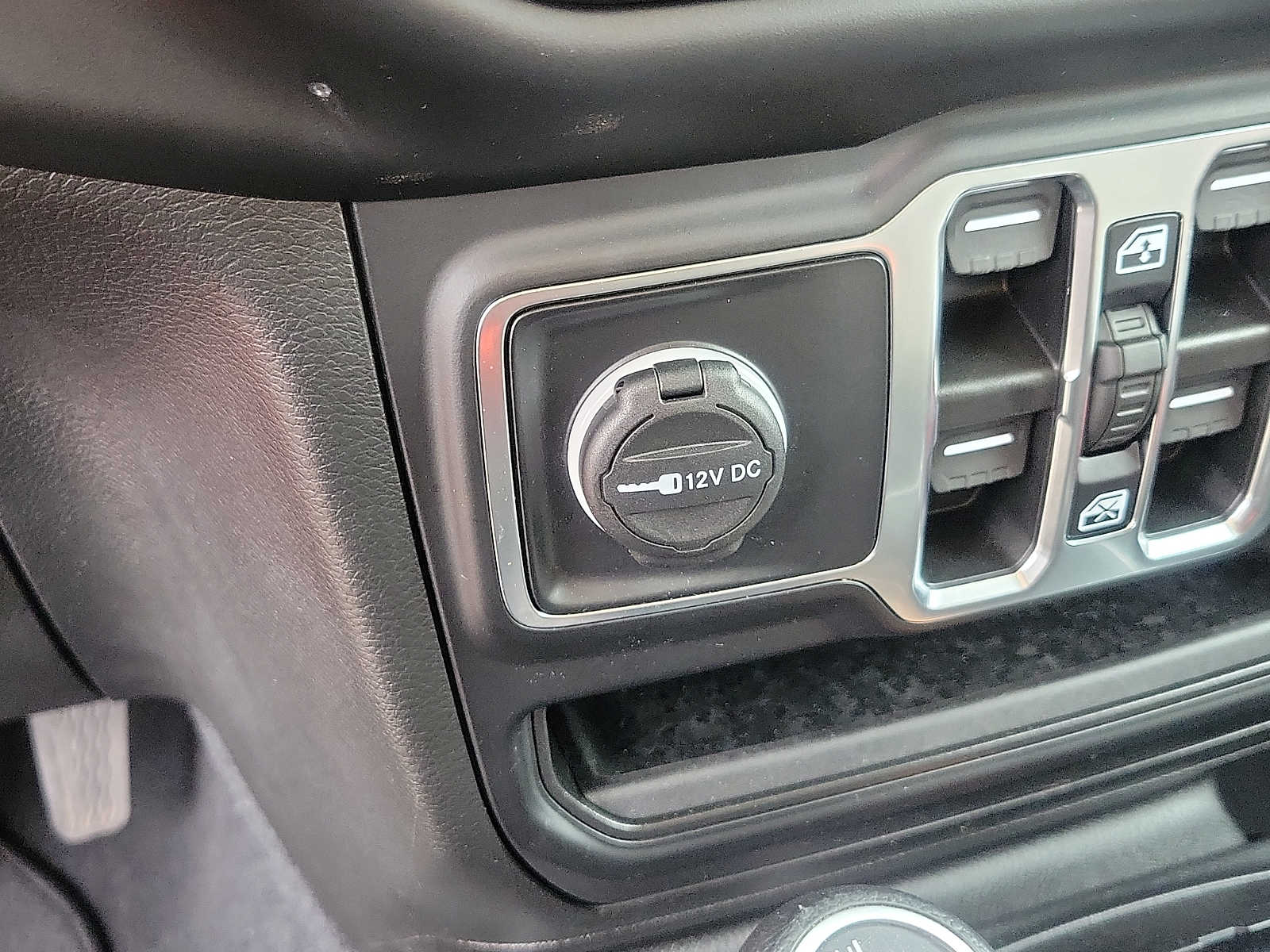 Thumbnail: 2023 Jeep Wrangler - 27