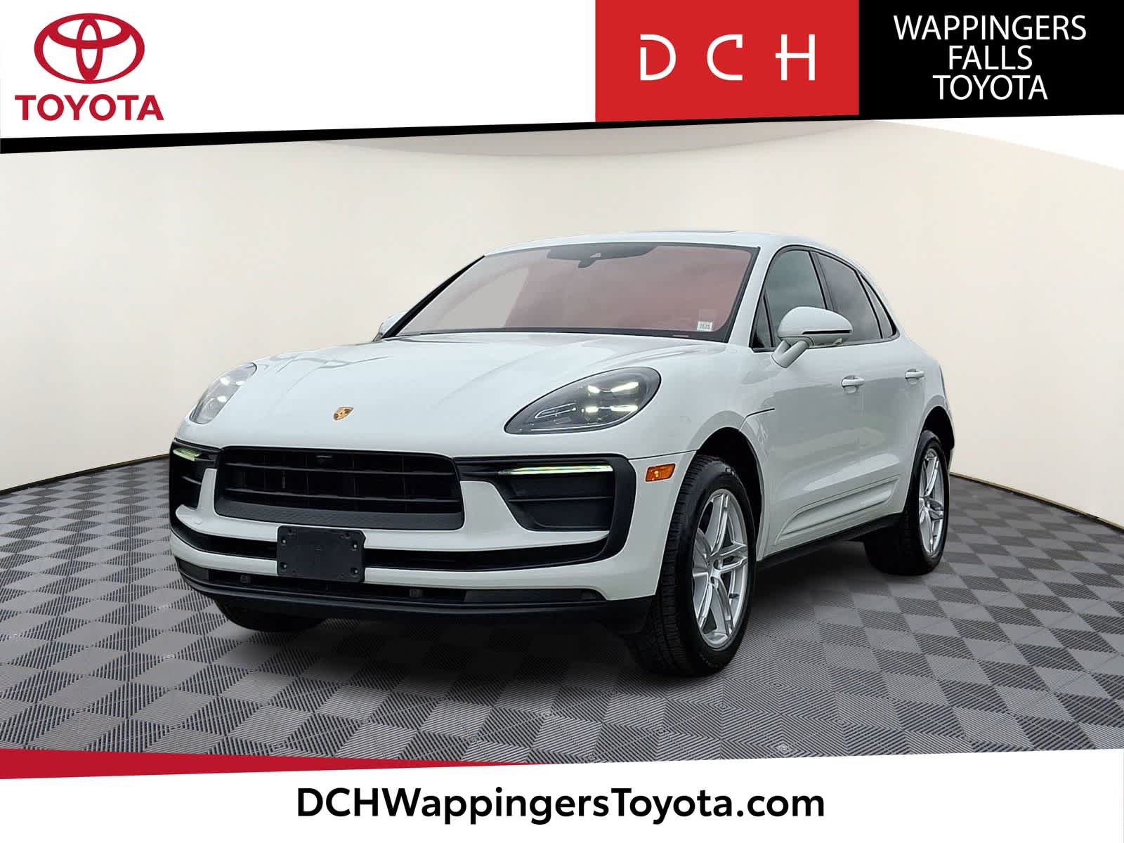 Thumbnail: 2022 Porsche Macan - 1