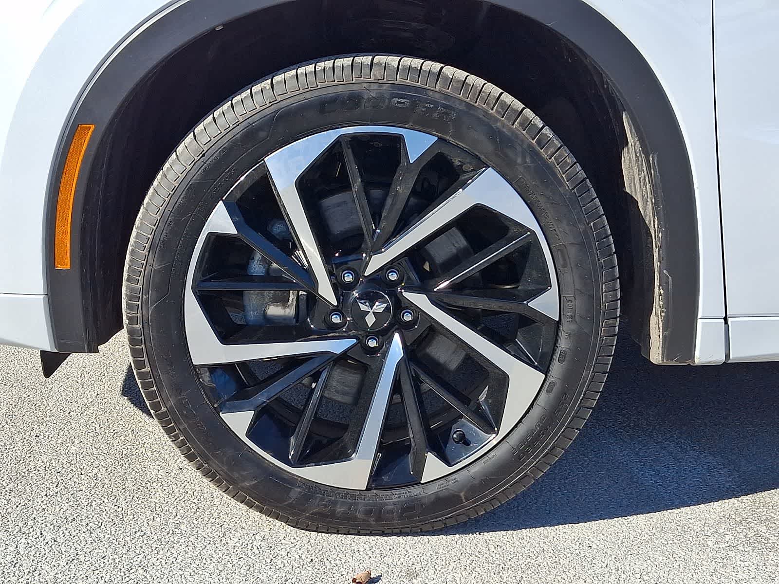 Thumbnail: 2024 Mitsubishi Outlander - 9