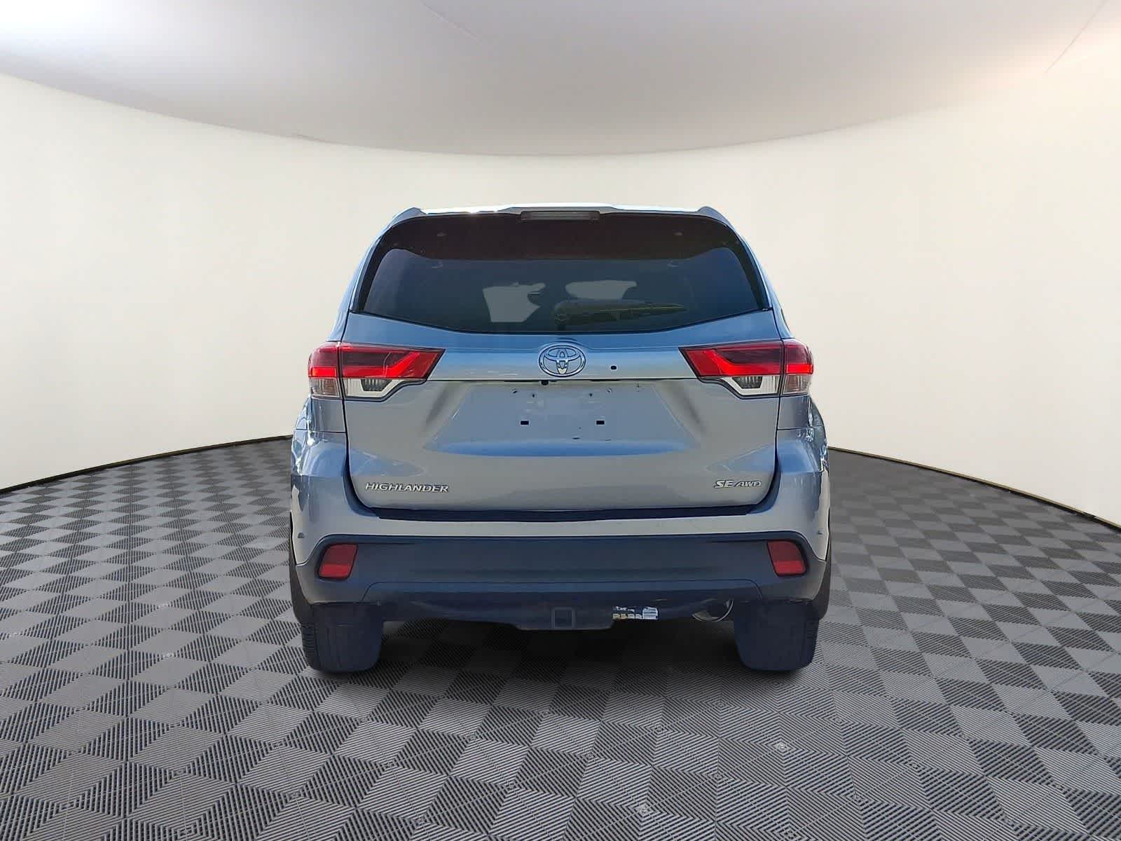 Thumbnail: 2017 Toyota Highlander - 7