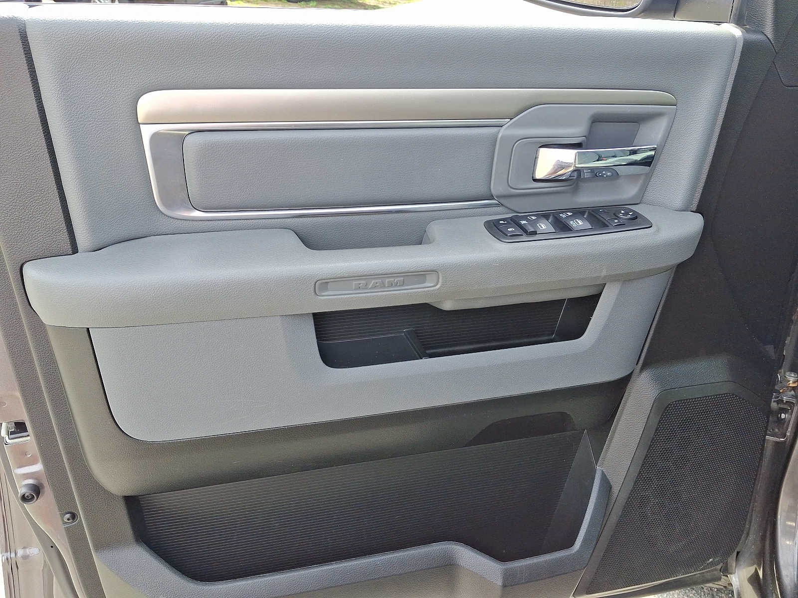2019 RAM 1500 Classic SLT 13