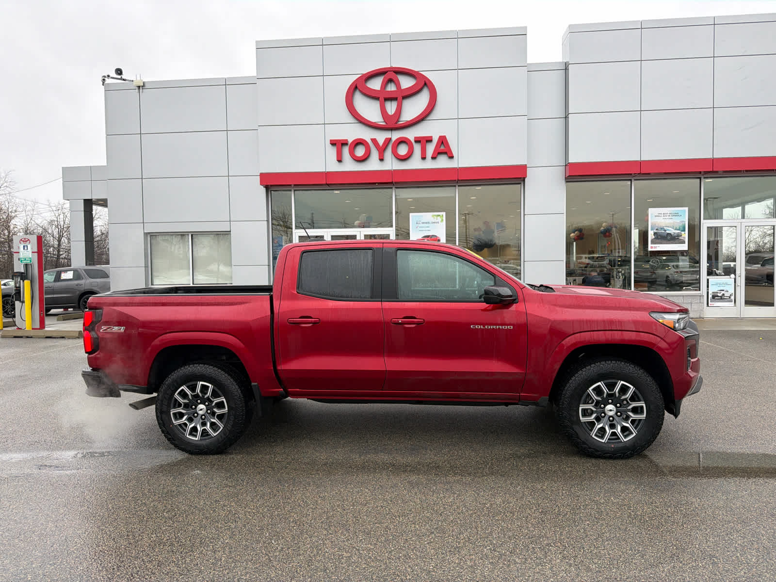 Thumbnail: 2024 Chevrolet Colorado - 8