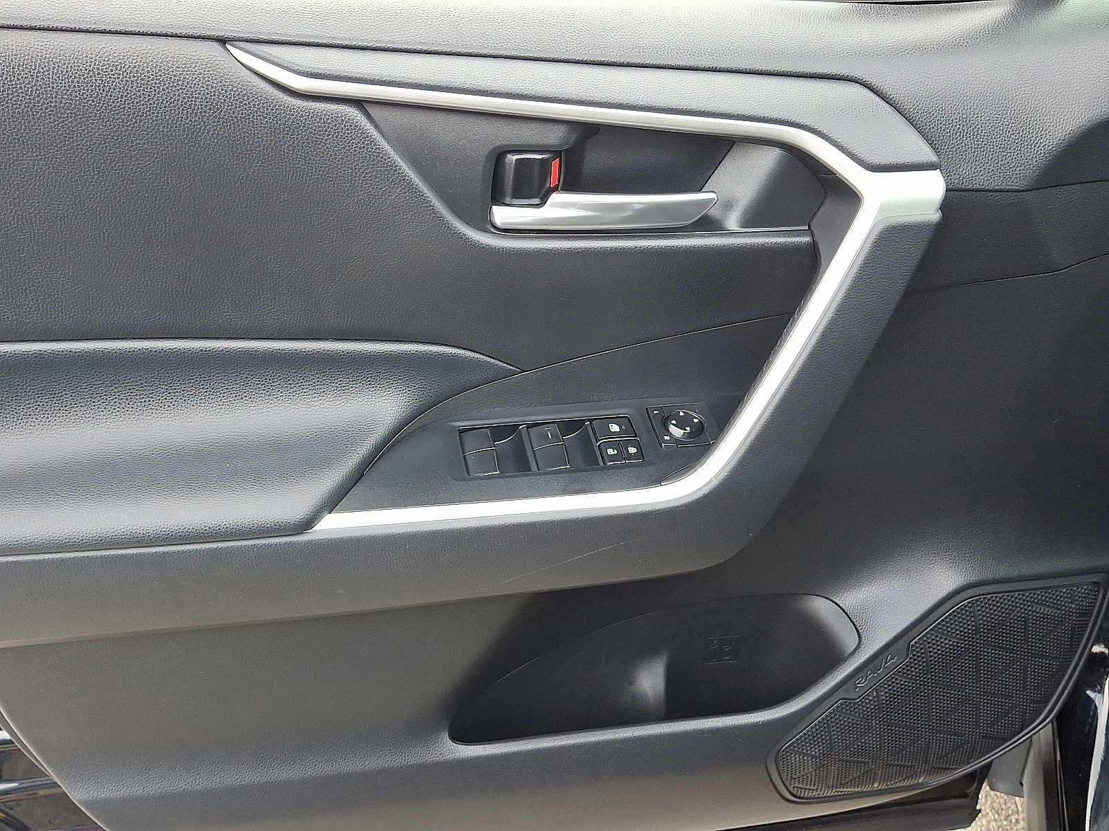 Thumbnail: 2021 Toyota RAV4 - 15