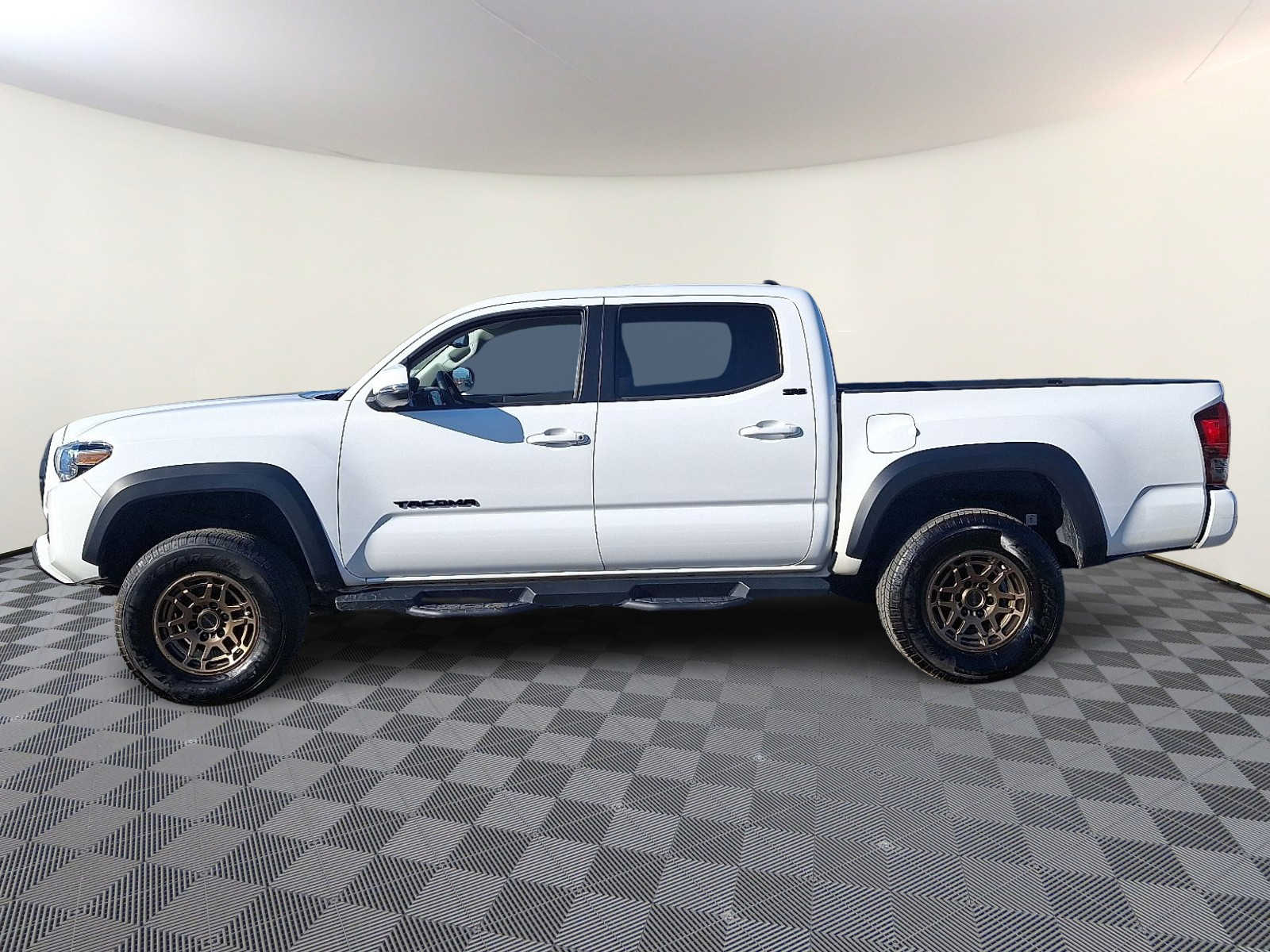 Thumbnail: 2023 Toyota Tacoma - 10