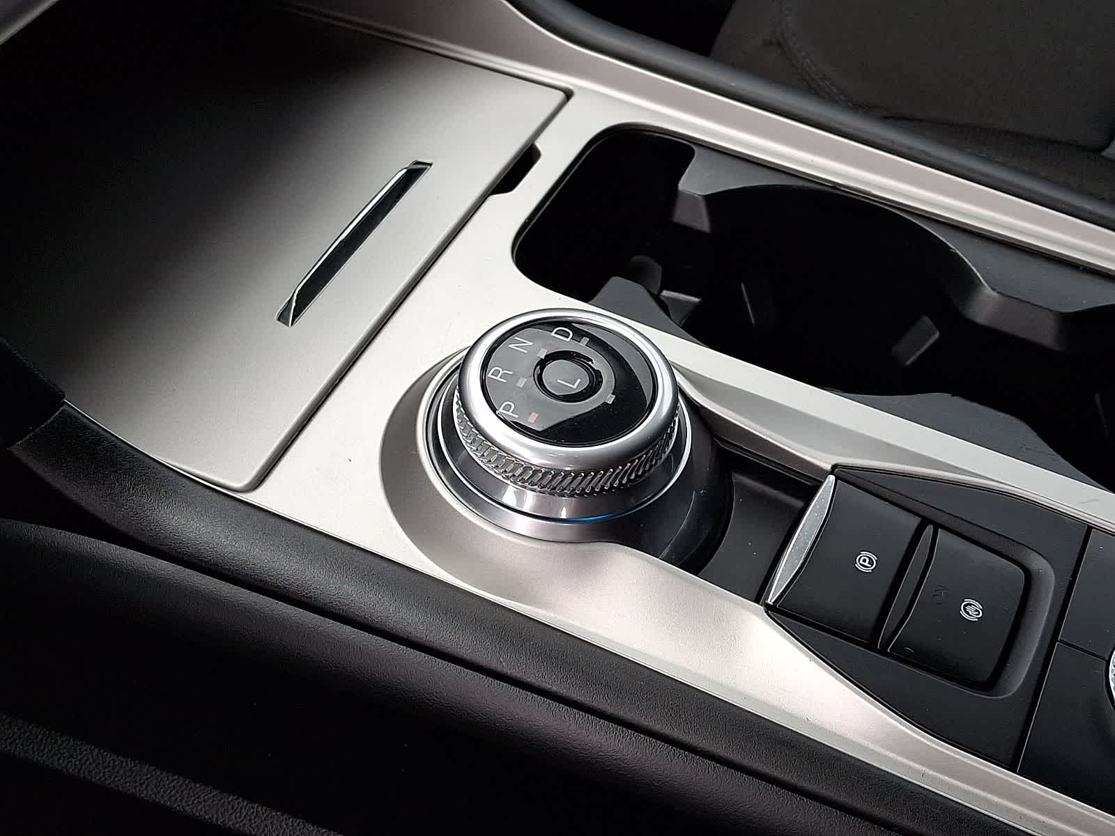 Thumbnail: 2022 Ford Explorer - 14