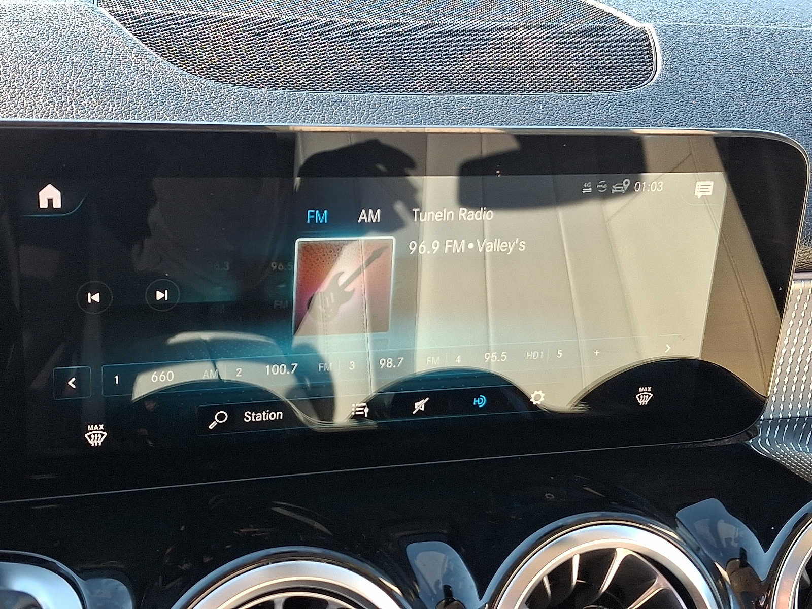 Thumbnail: 2022 Mercedes-Benz GLB - 18