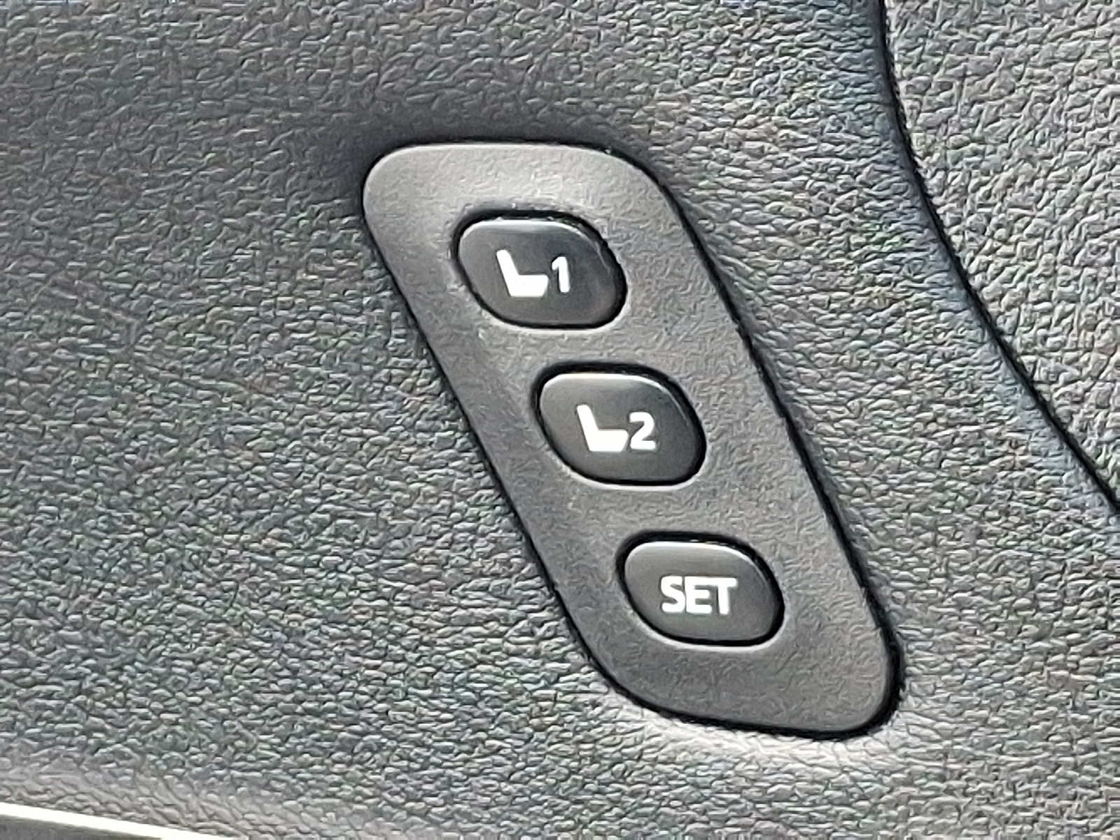 Thumbnail: 2018 Toyota Avalon - 30