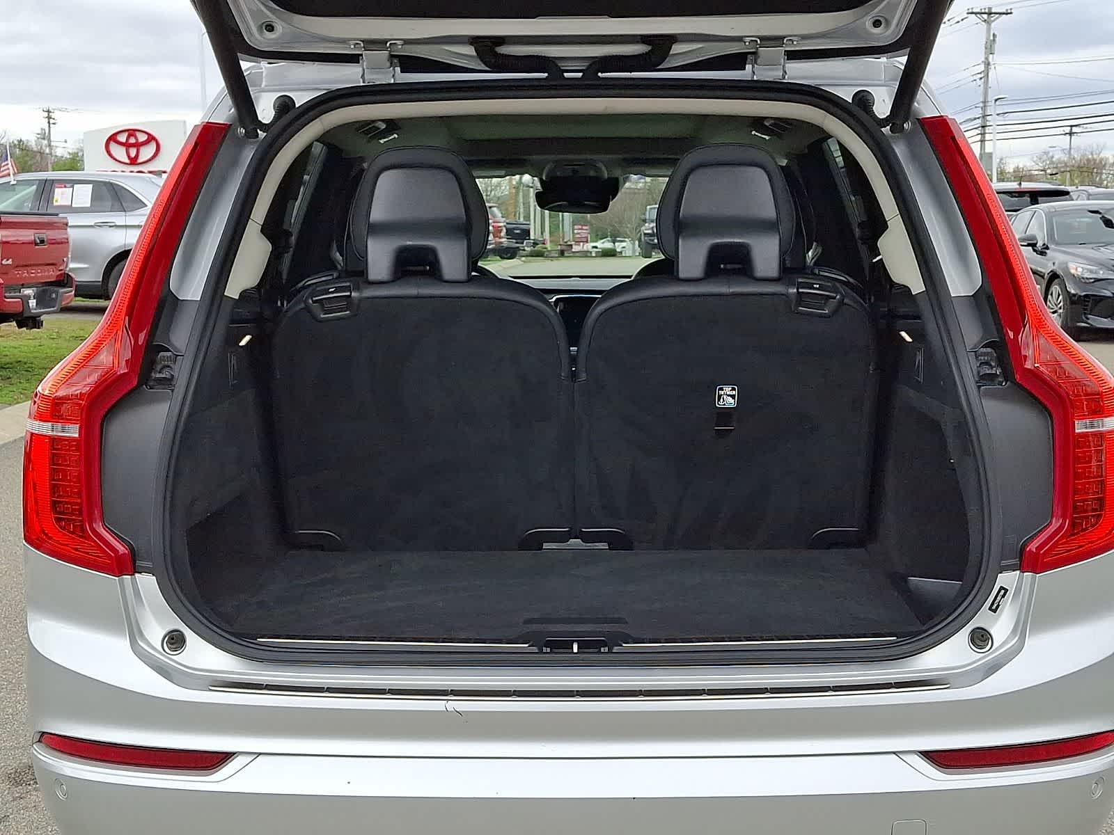 Thumbnail: 2022 Volvo XC90 - 28