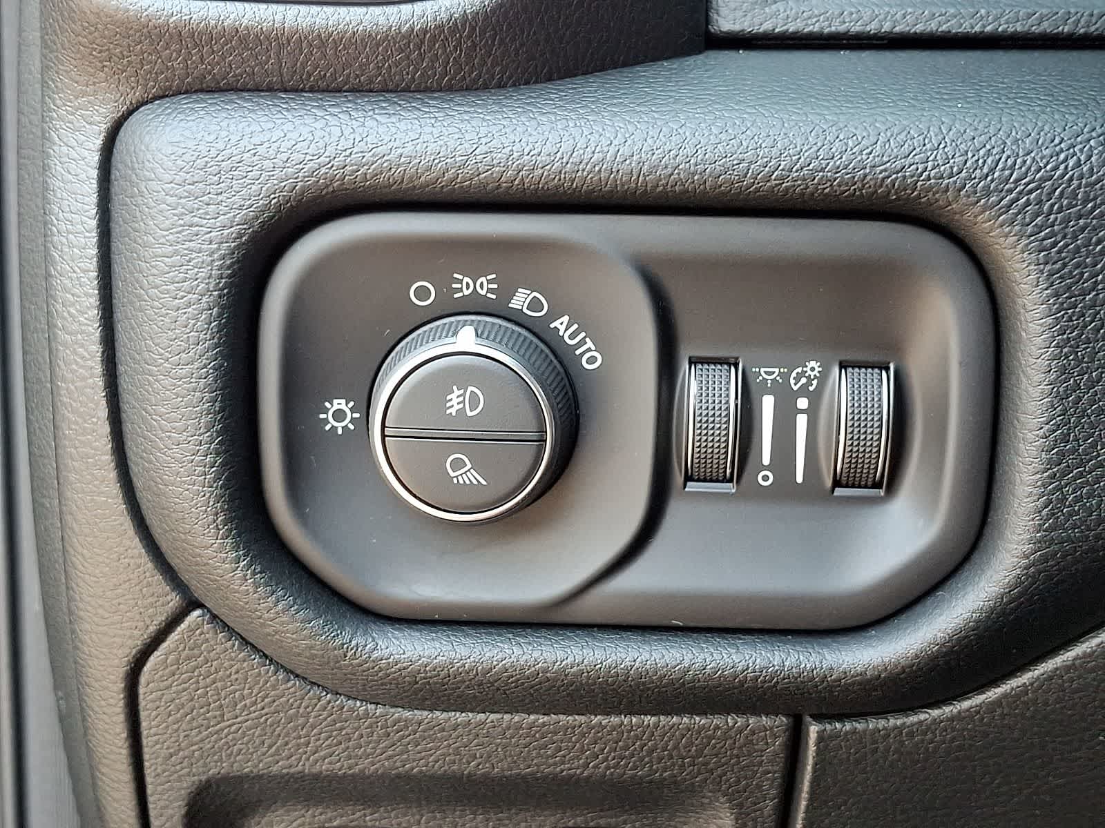Thumbnail: 2021 RAM 1500 - 28