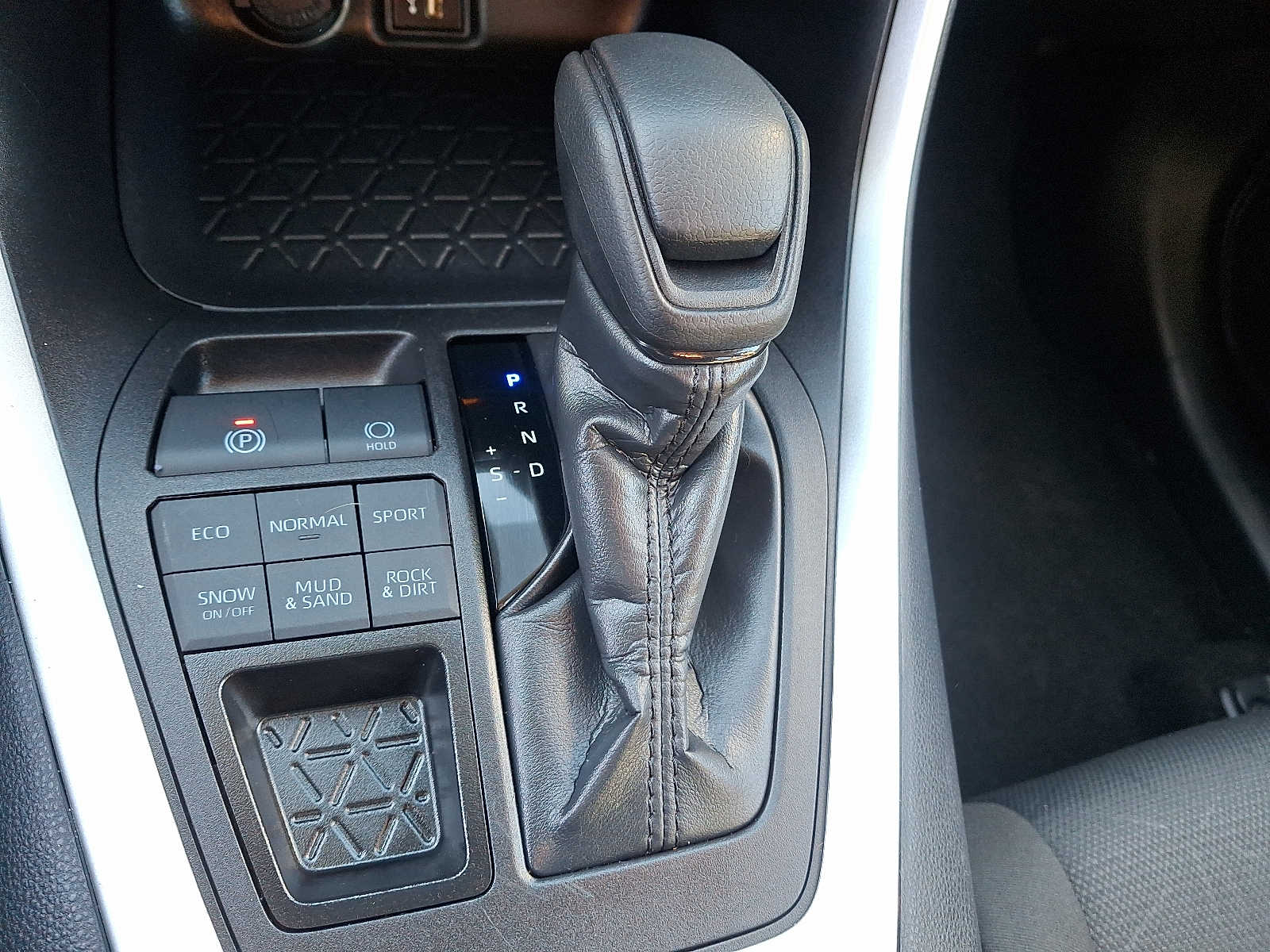 Thumbnail: 2025 Toyota RAV4 - 14