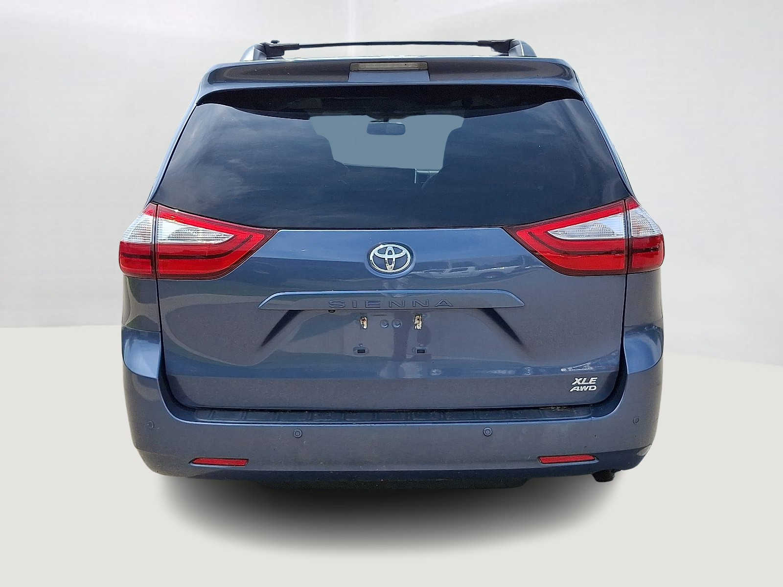 Thumbnail: 2016 Toyota Sienna - 7