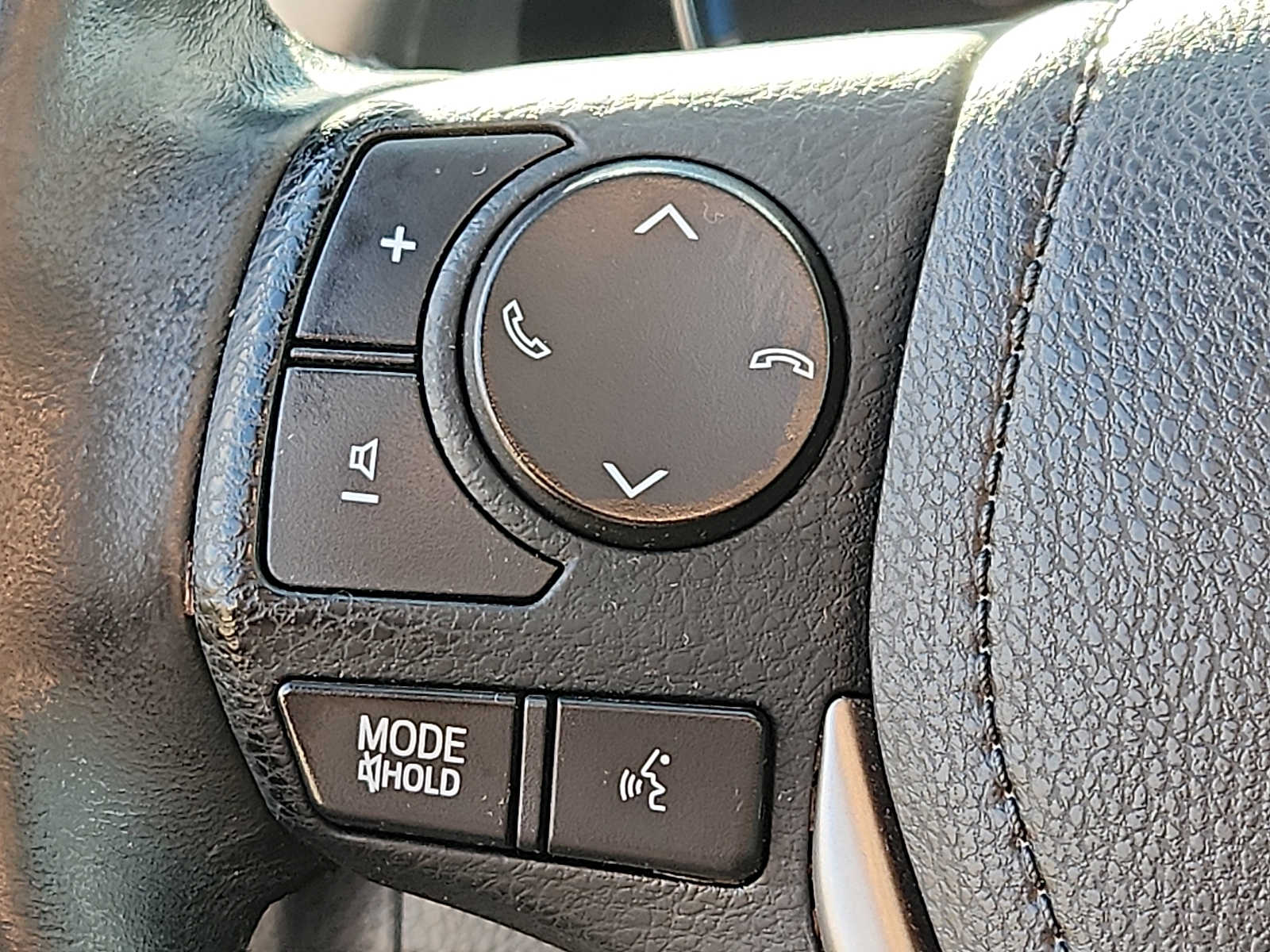 Thumbnail: 2017 Toyota RAV4 - 24