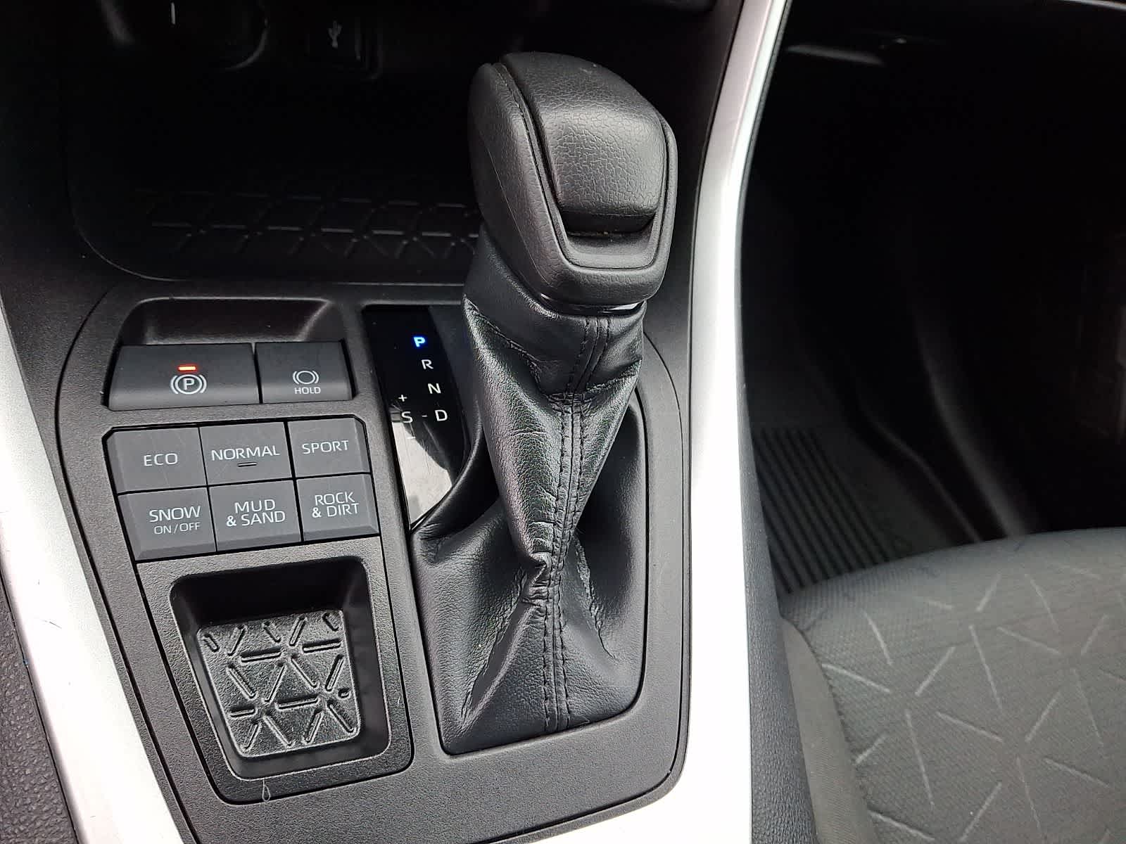 Thumbnail: 2022 Toyota RAV4 - 17