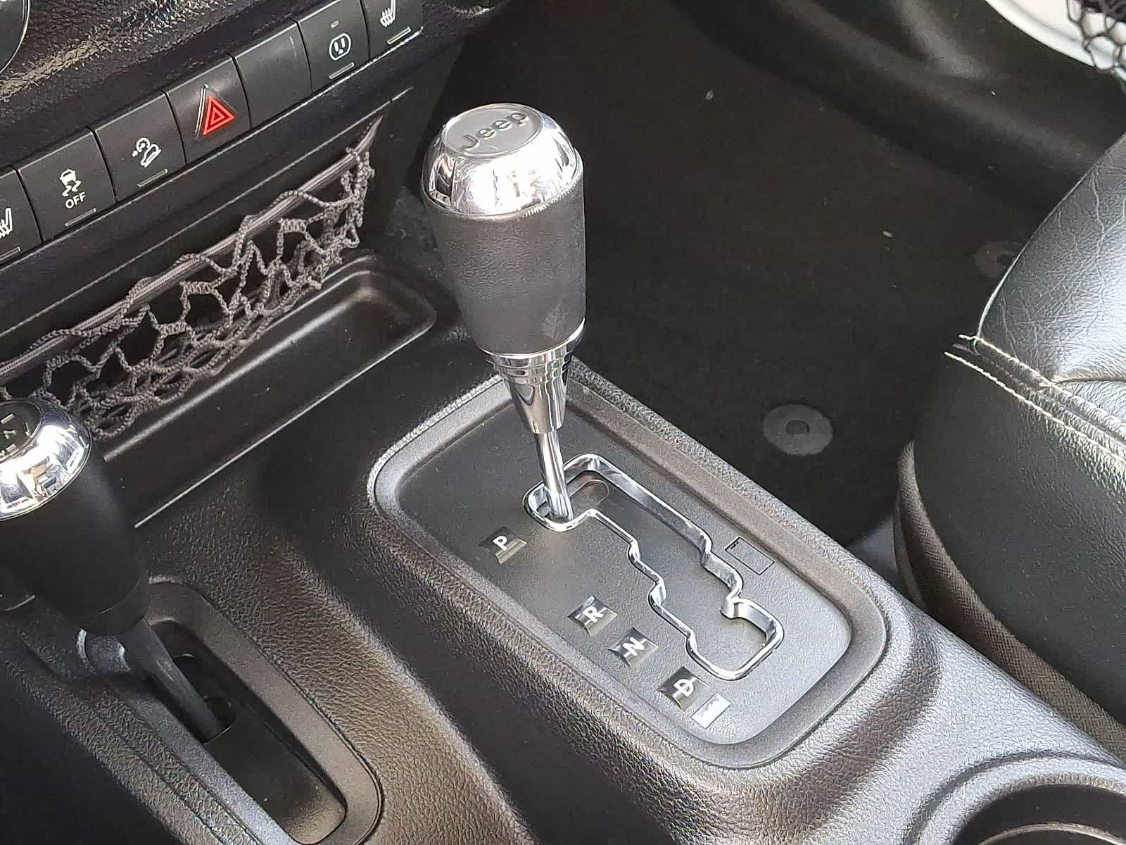 Thumbnail: 2015 Jeep Wrangler - 15