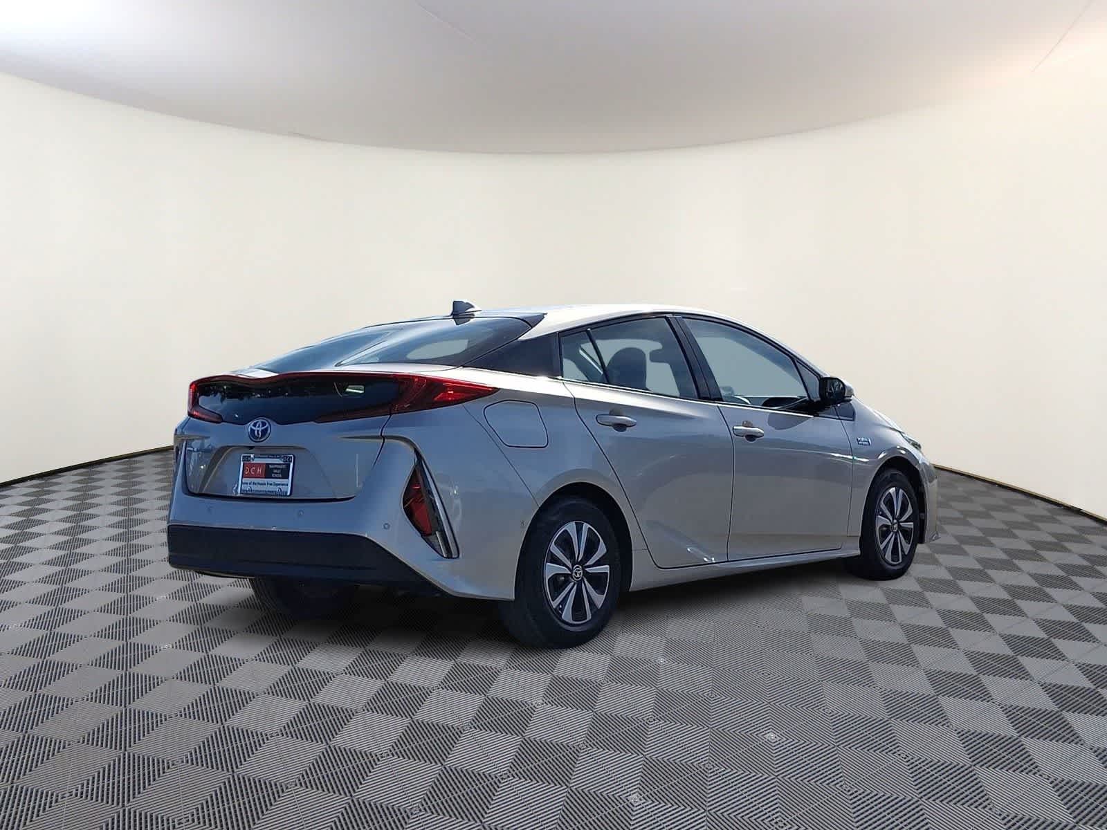 Thumbnail: 2017 Toyota Prius Prime - 6