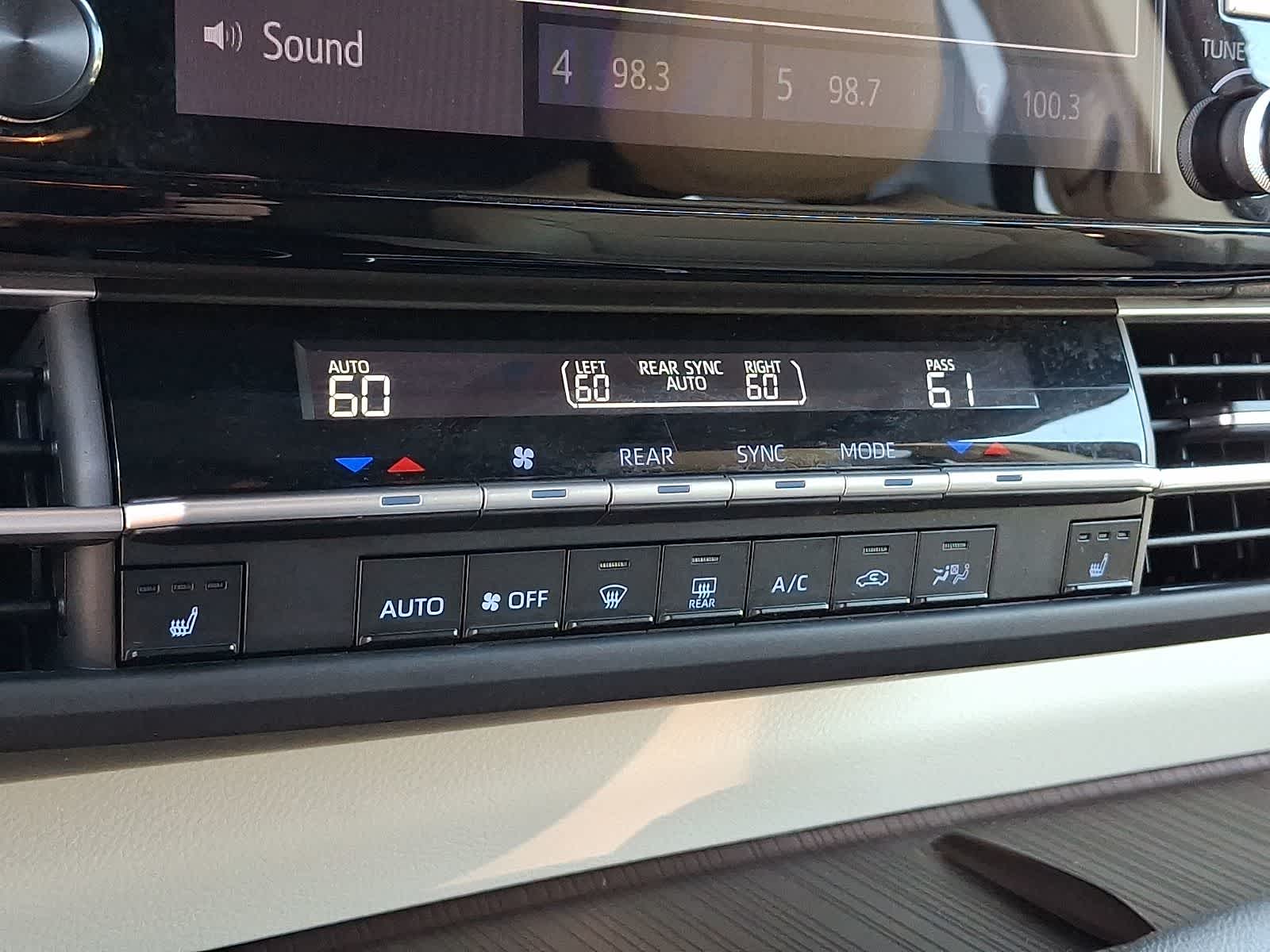 Thumbnail: 2023 Toyota Sienna - 20