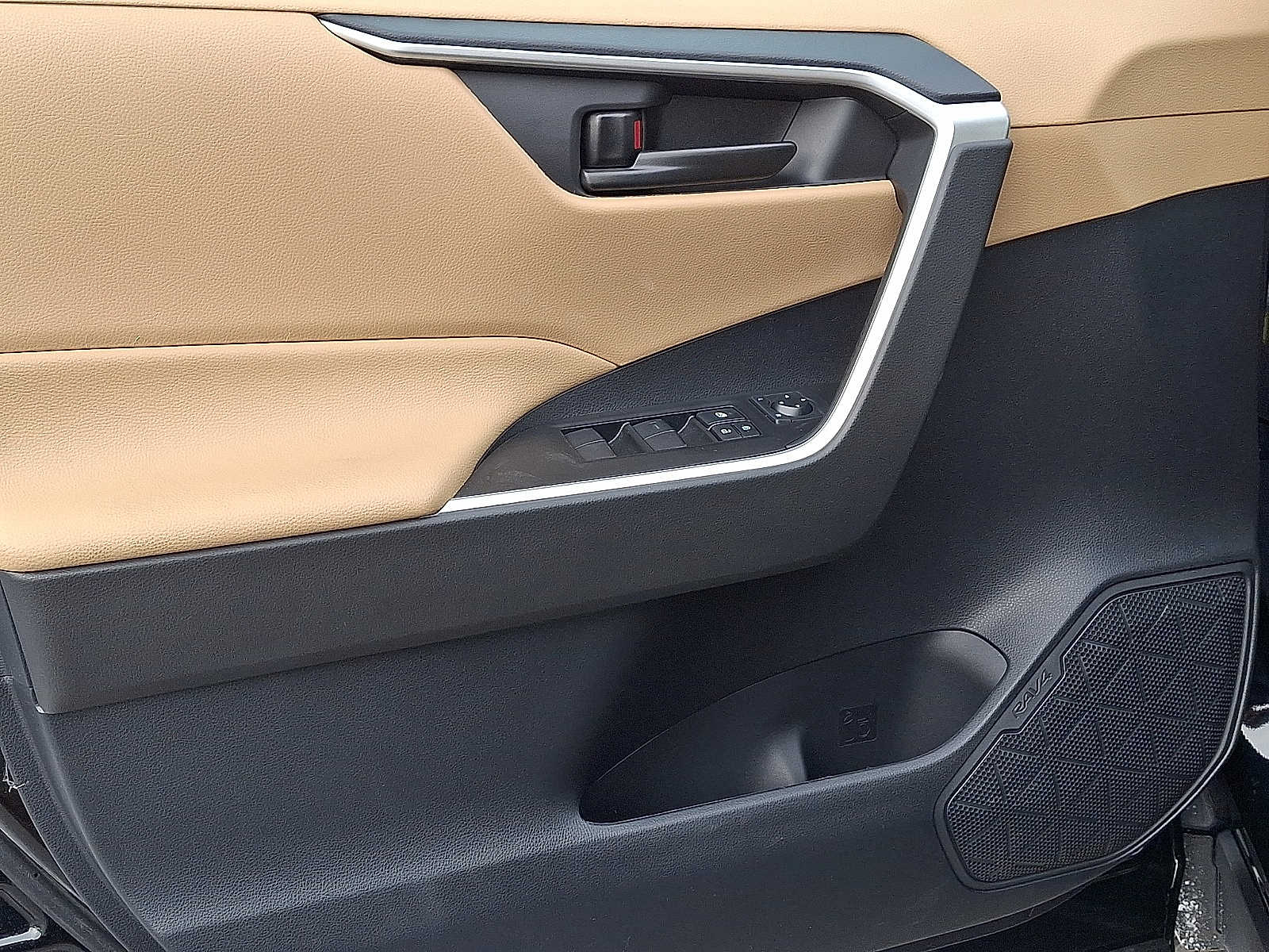 Thumbnail: 2025 Toyota RAV4 - 10