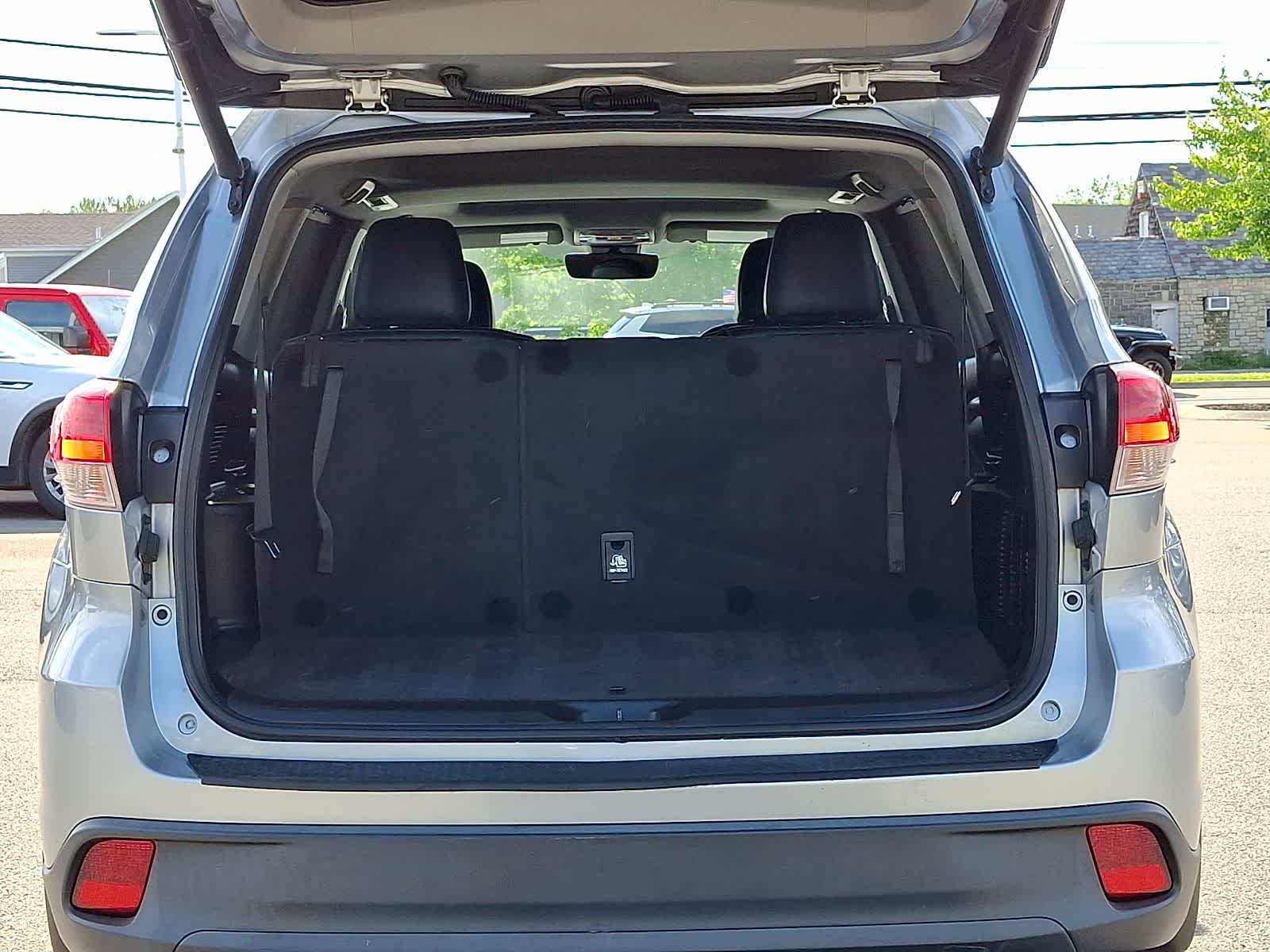 Thumbnail: 2017 Toyota Highlander - 33