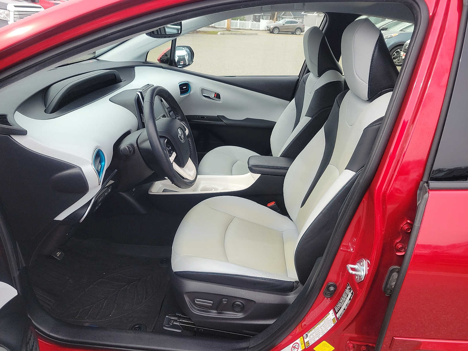 Thumbnail: 2018 Toyota Prius Prime - 16