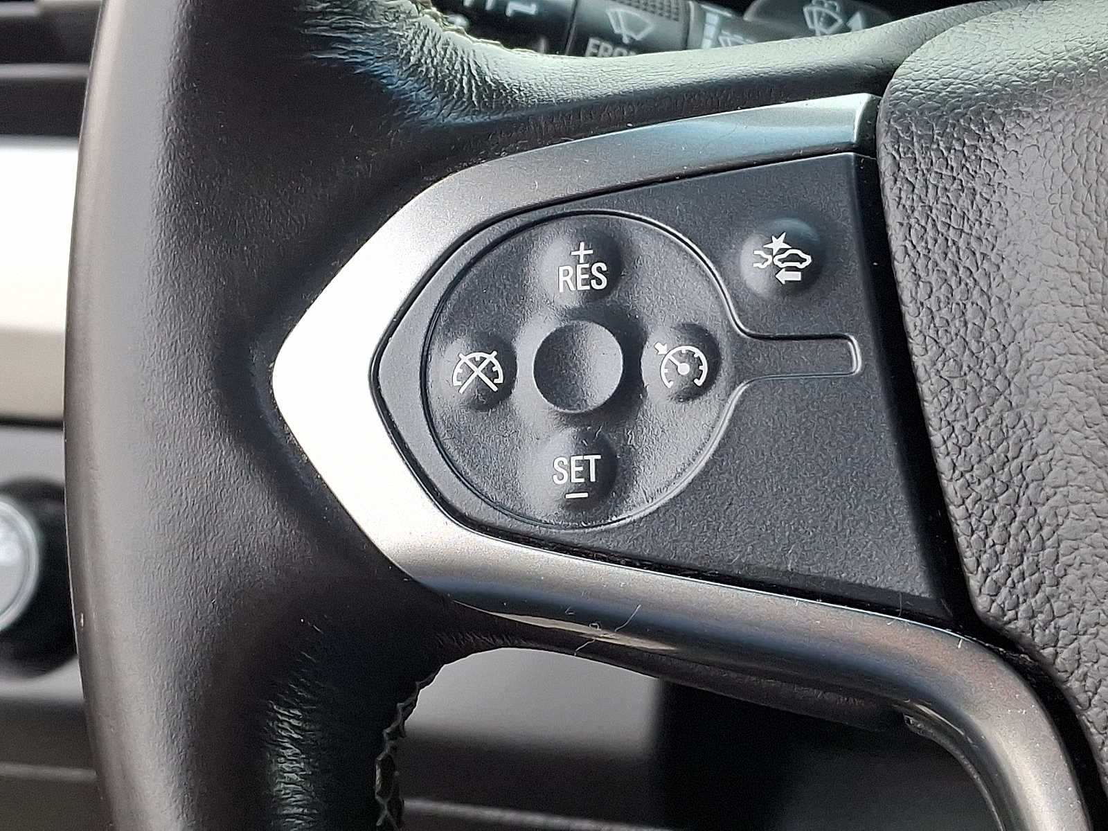 Thumbnail: 2018 Chevrolet Tahoe - 23