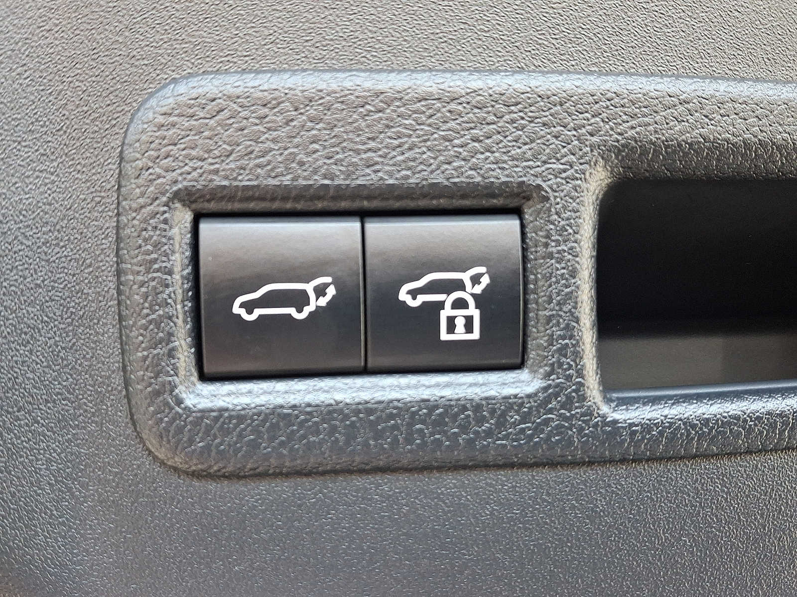 Thumbnail: 2025 Toyota bZ4X - 31