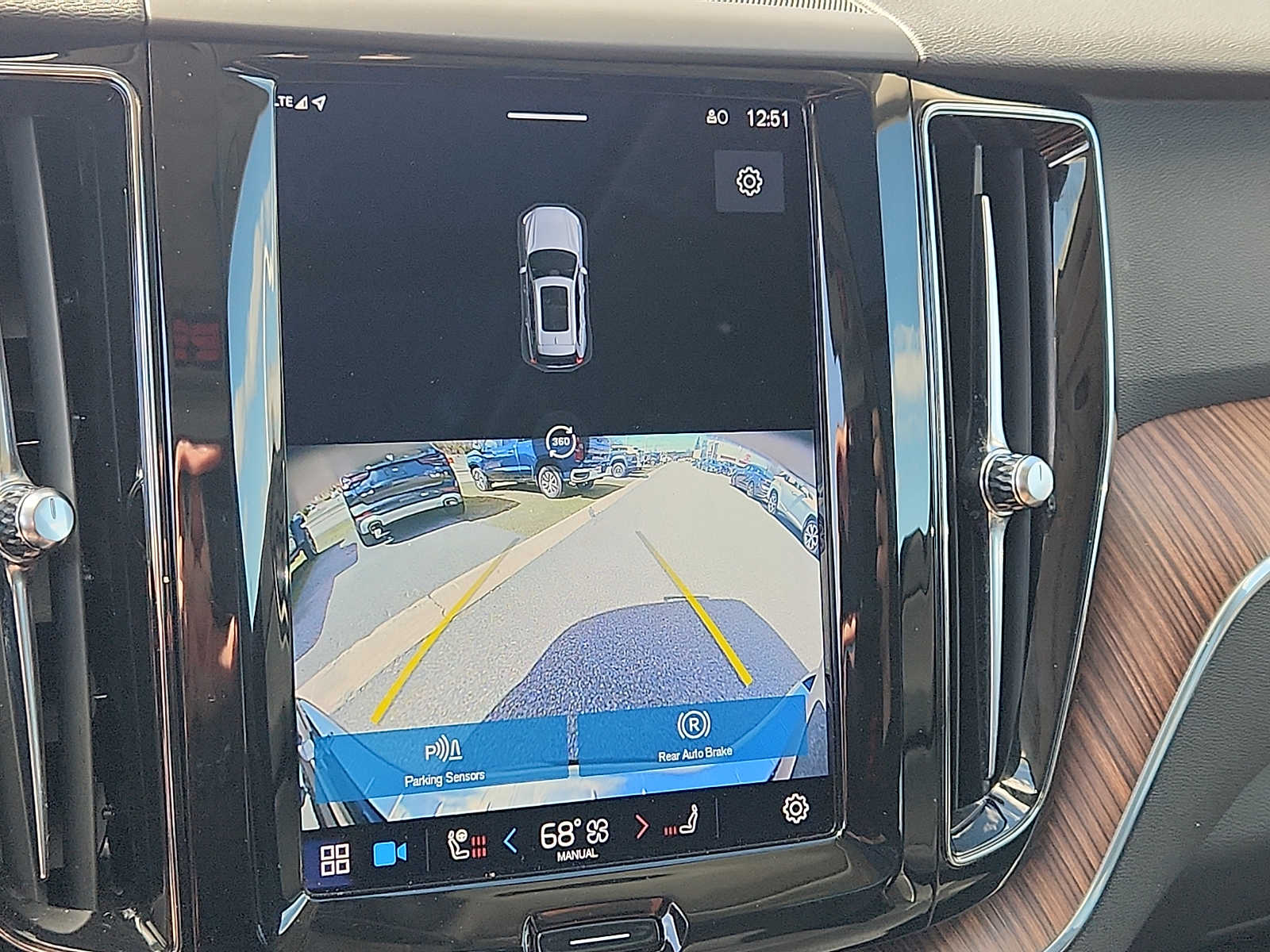 Thumbnail: 2022 Volvo XC60 - 19