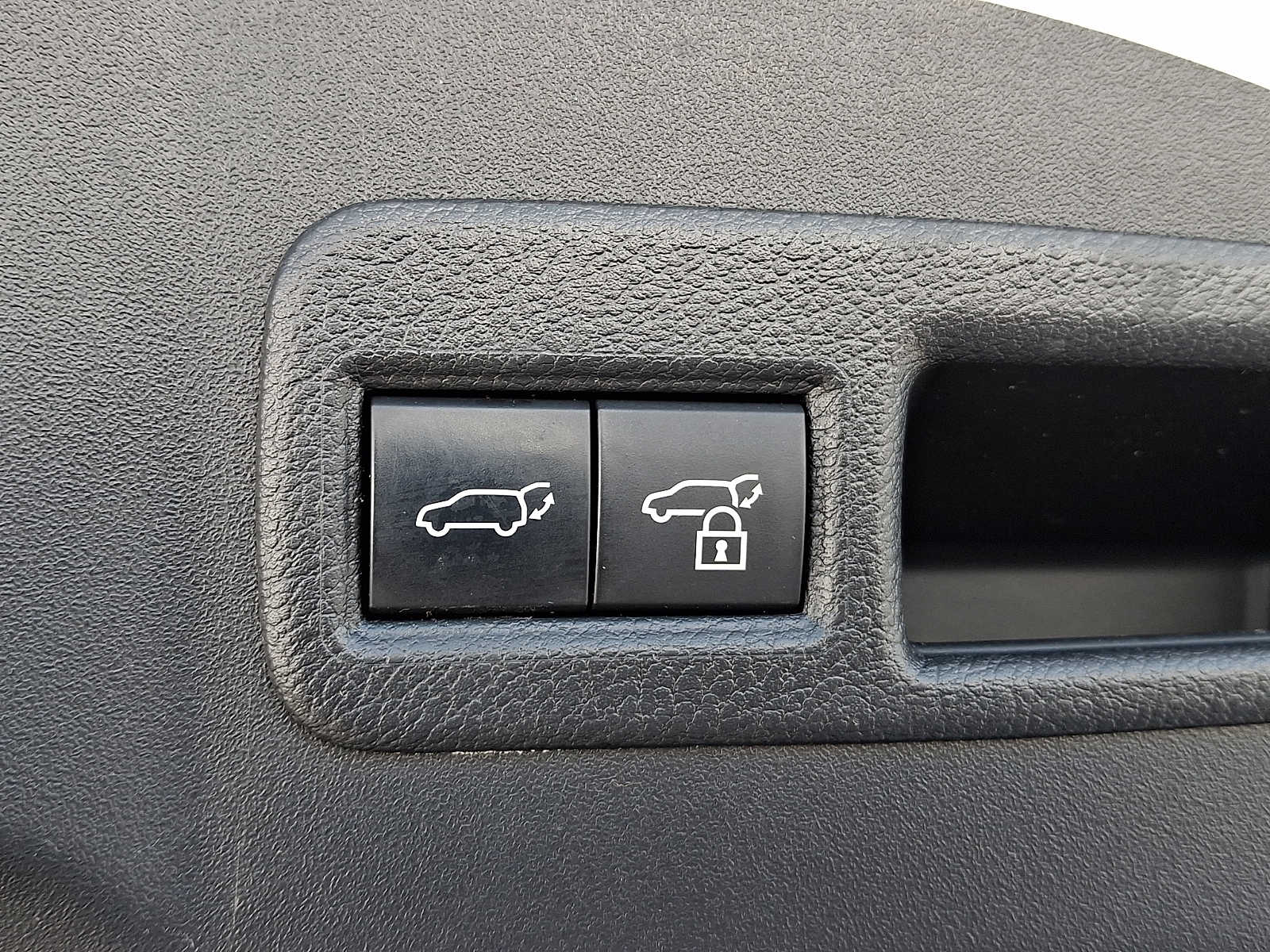 Thumbnail: 2025 Toyota bZ4X - 32