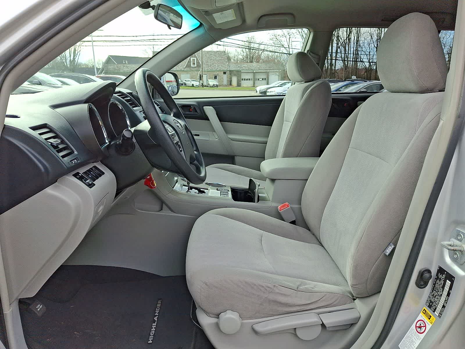 Thumbnail: 2013 Toyota Highlander - 16