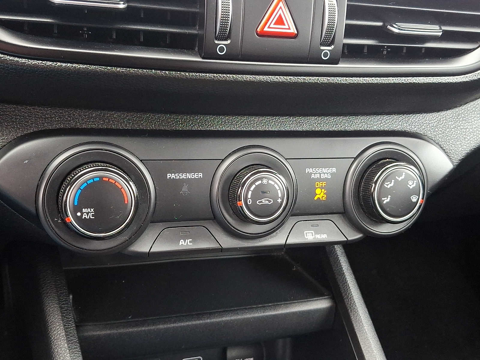 Thumbnail: 2023 Kia Forte - 16