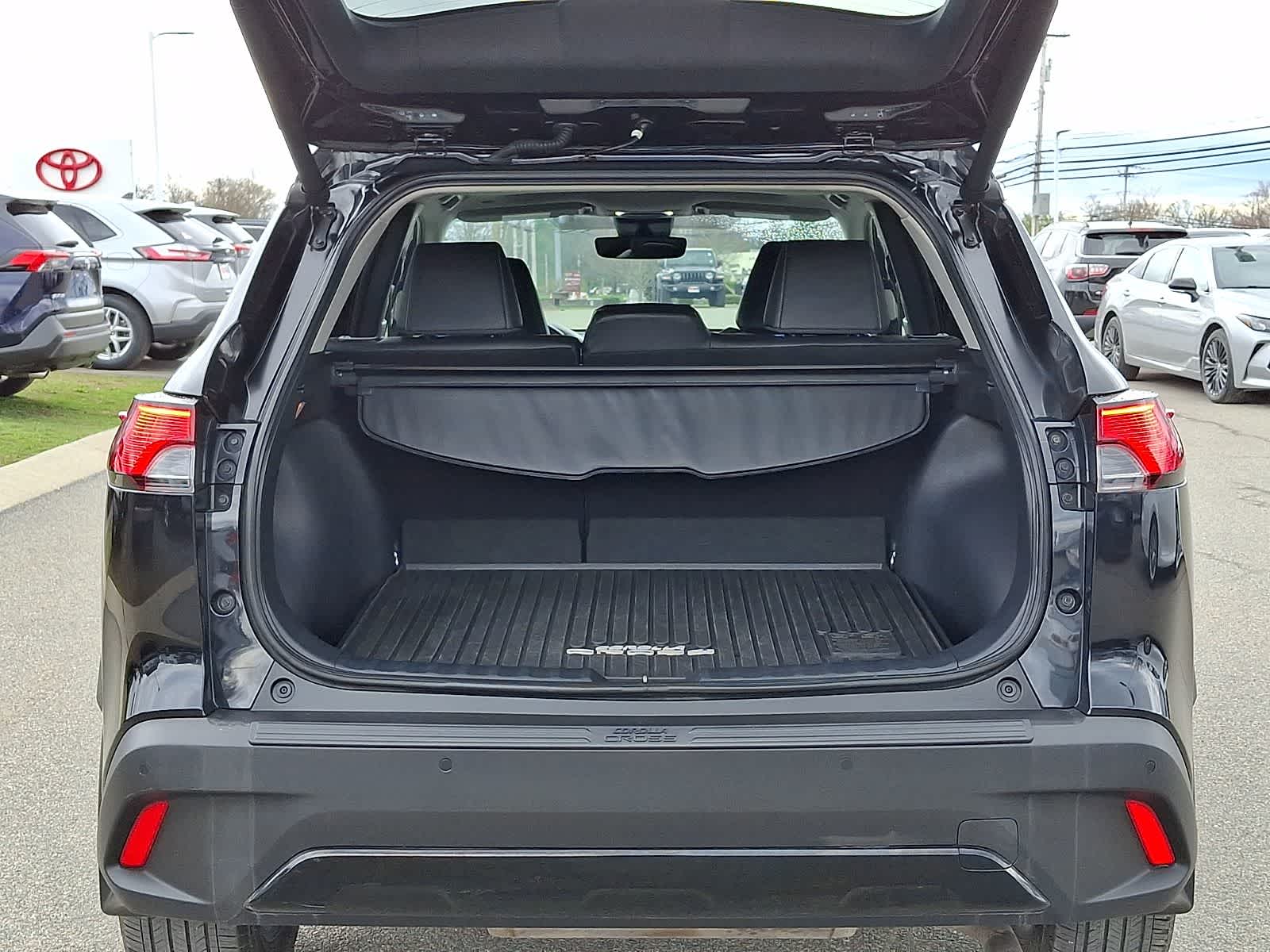 Thumbnail: 2022 Toyota Corolla Cross - 31